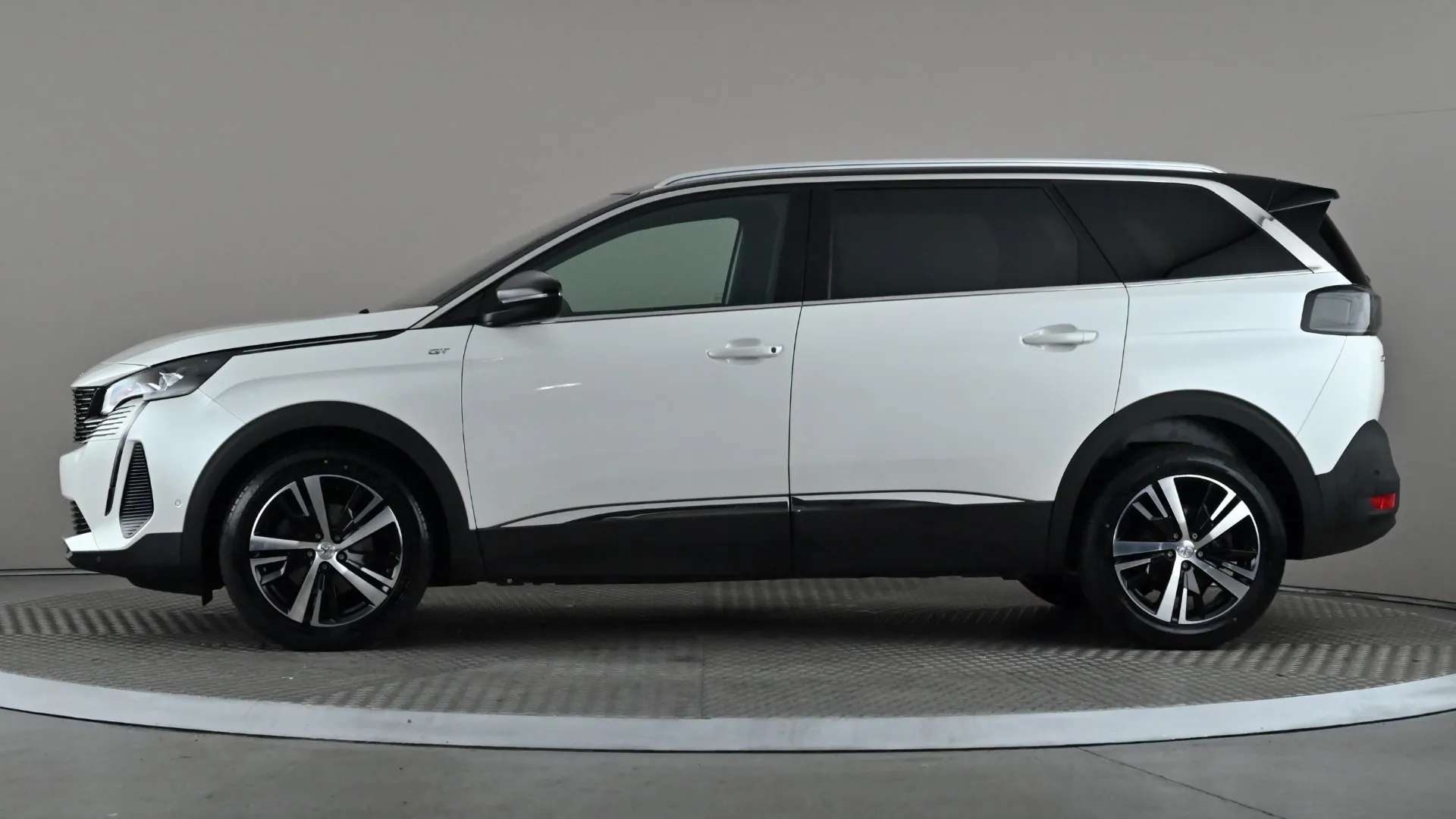 A 2023 PEUGEOT 5008 1.5 BlueHDi GT EAT8 A 2023 PEUGEOT 5008 1.5 BlueHDi GT EAT8