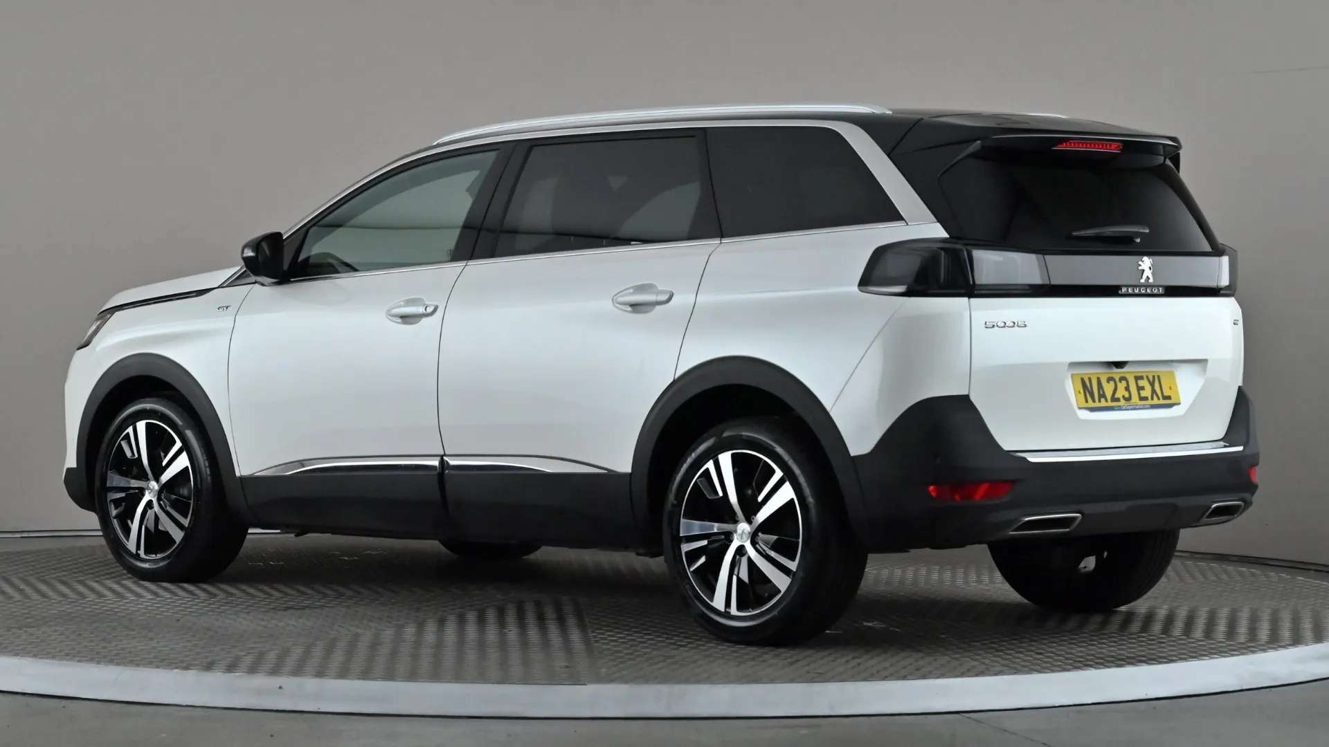 A 2023 PEUGEOT 5008 1.5 BlueHDi GT EAT8 A 2023 PEUGEOT 5008 1.5 BlueHDi GT EAT8