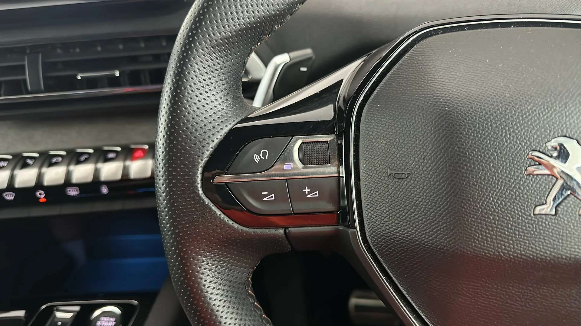 2023 PEUGEOT 5008 2023 PEUGEOT 5008