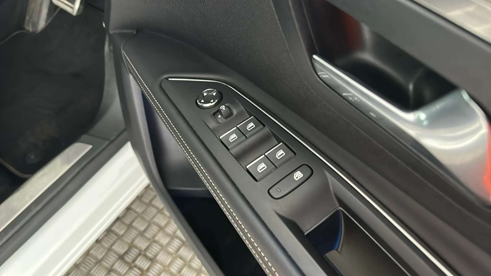 2023 PEUGEOT 5008 2023 PEUGEOT 5008