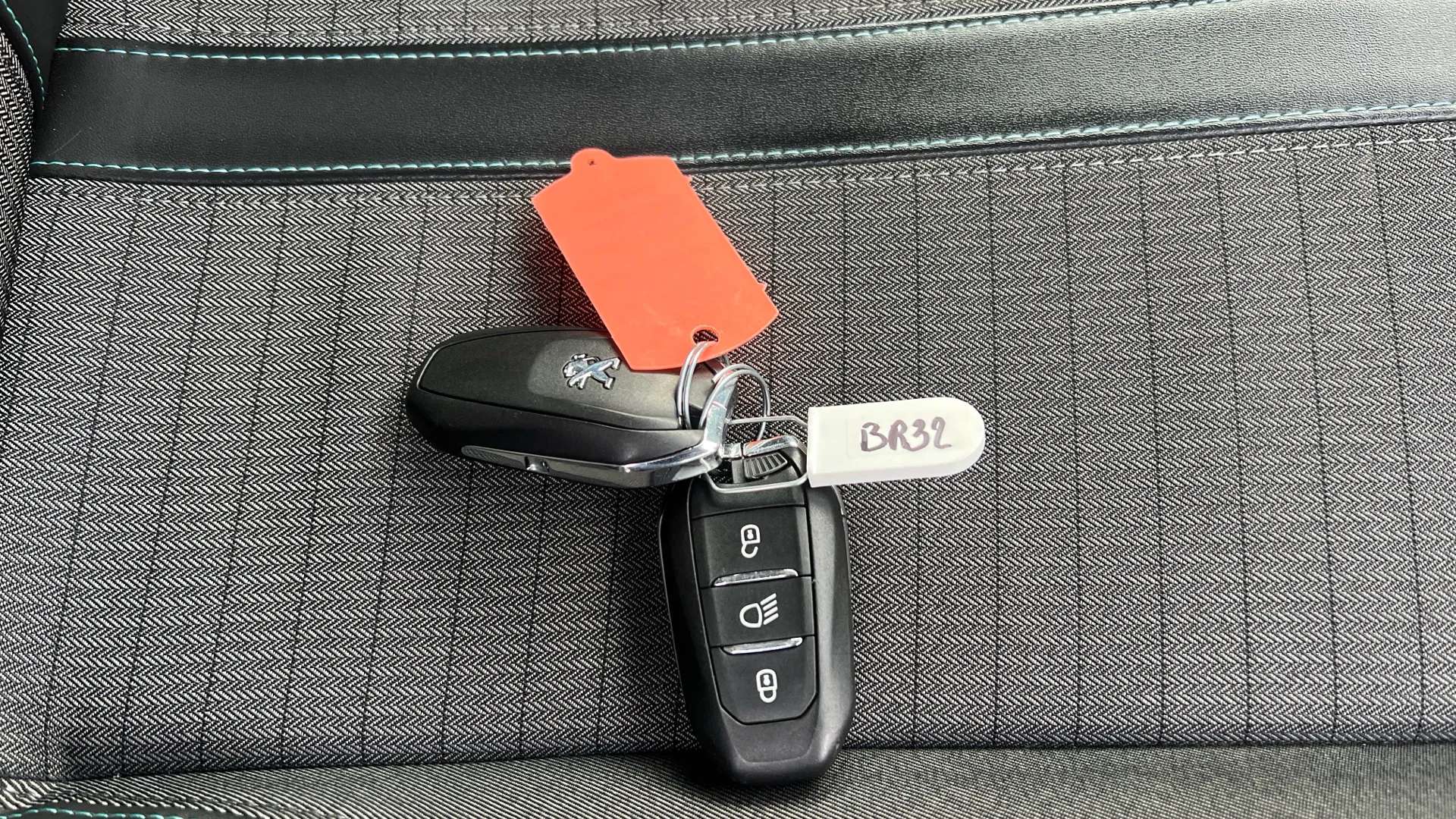 2021 PEUGEOT 2008 2021 PEUGEOT 2008