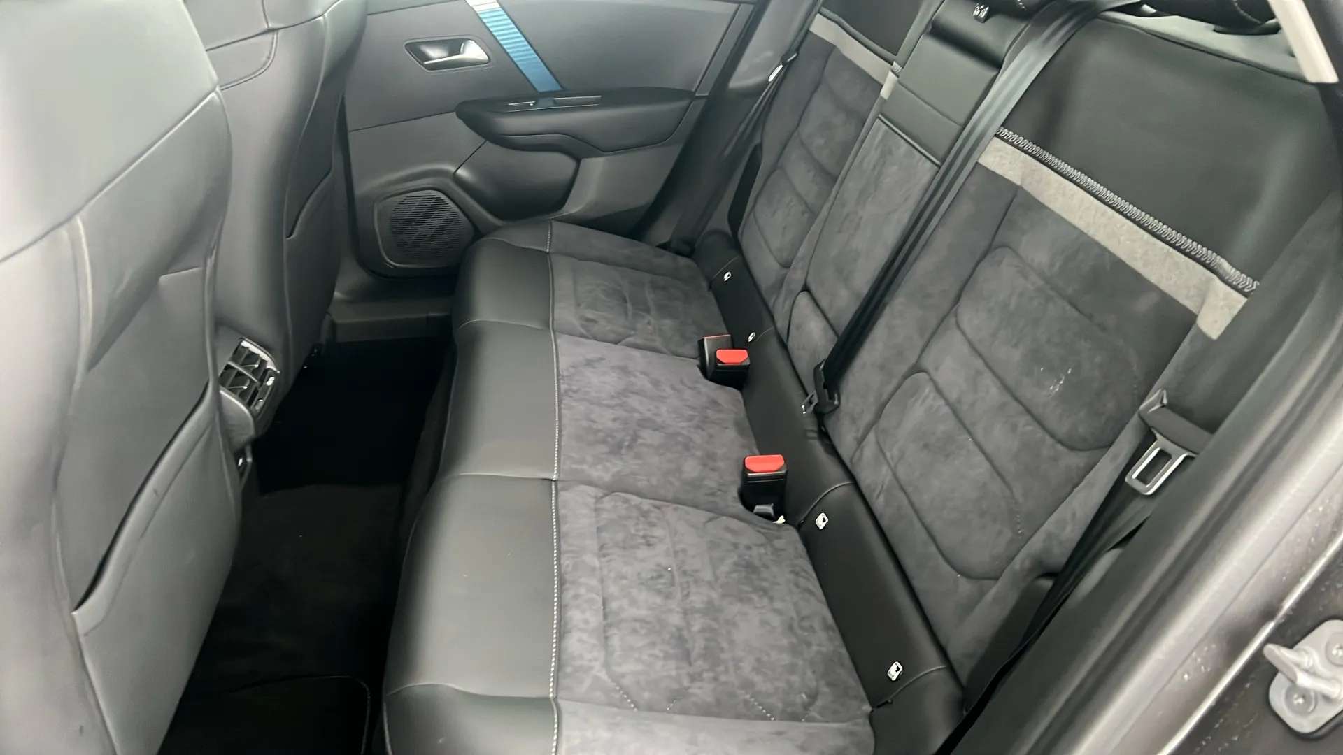 2023 CITROEN C4 X 2023 CITROEN C4 X