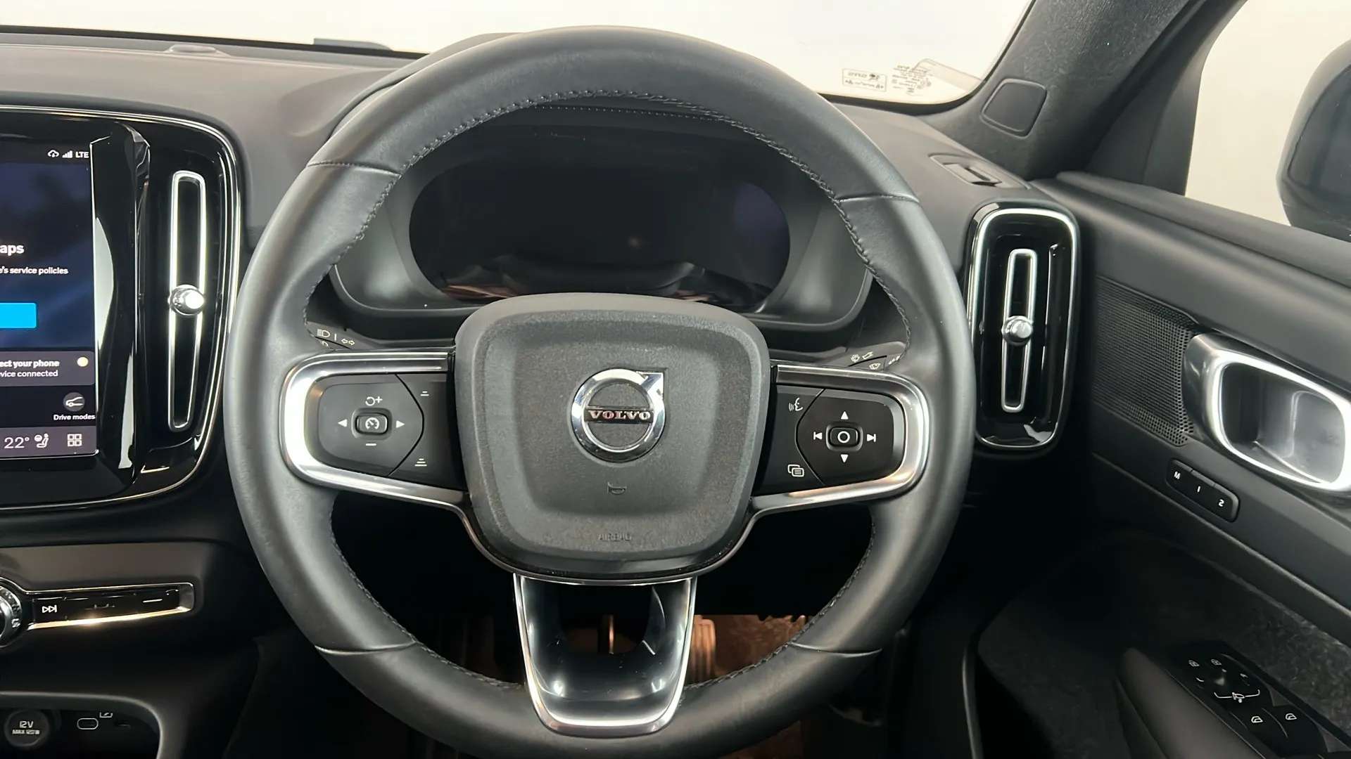 2023 VOLVO C40 2023 VOLVO C40