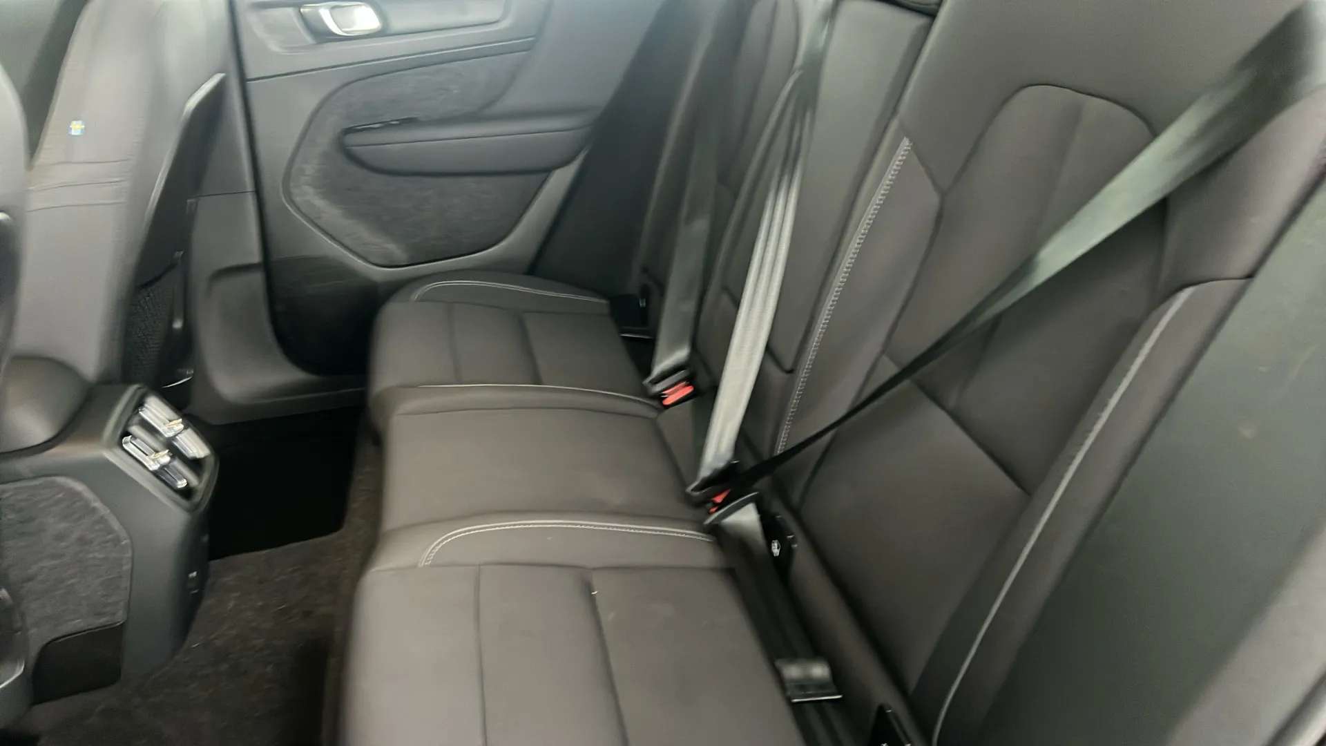2023 VOLVO C40 2023 VOLVO C40