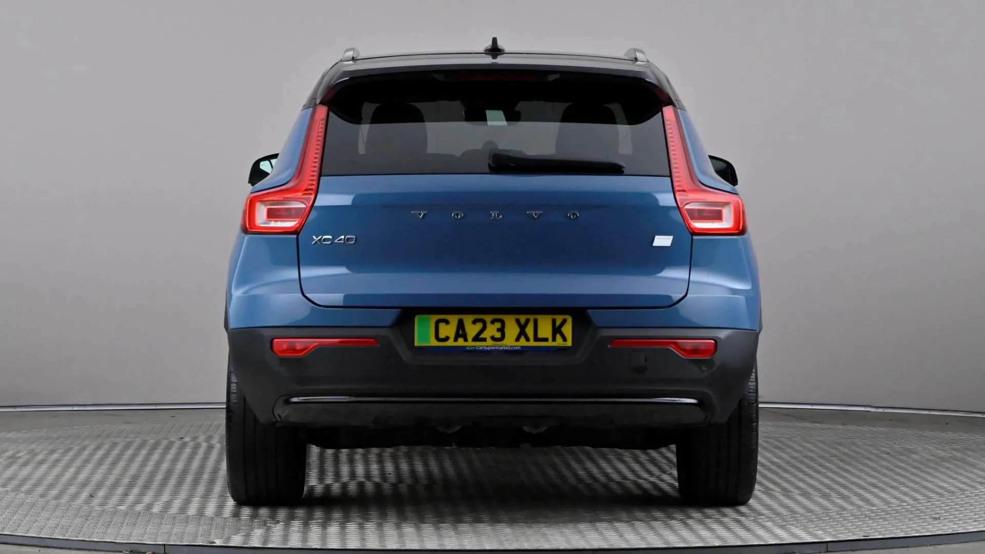 2023 VOLVO XC40 2023 VOLVO XC40