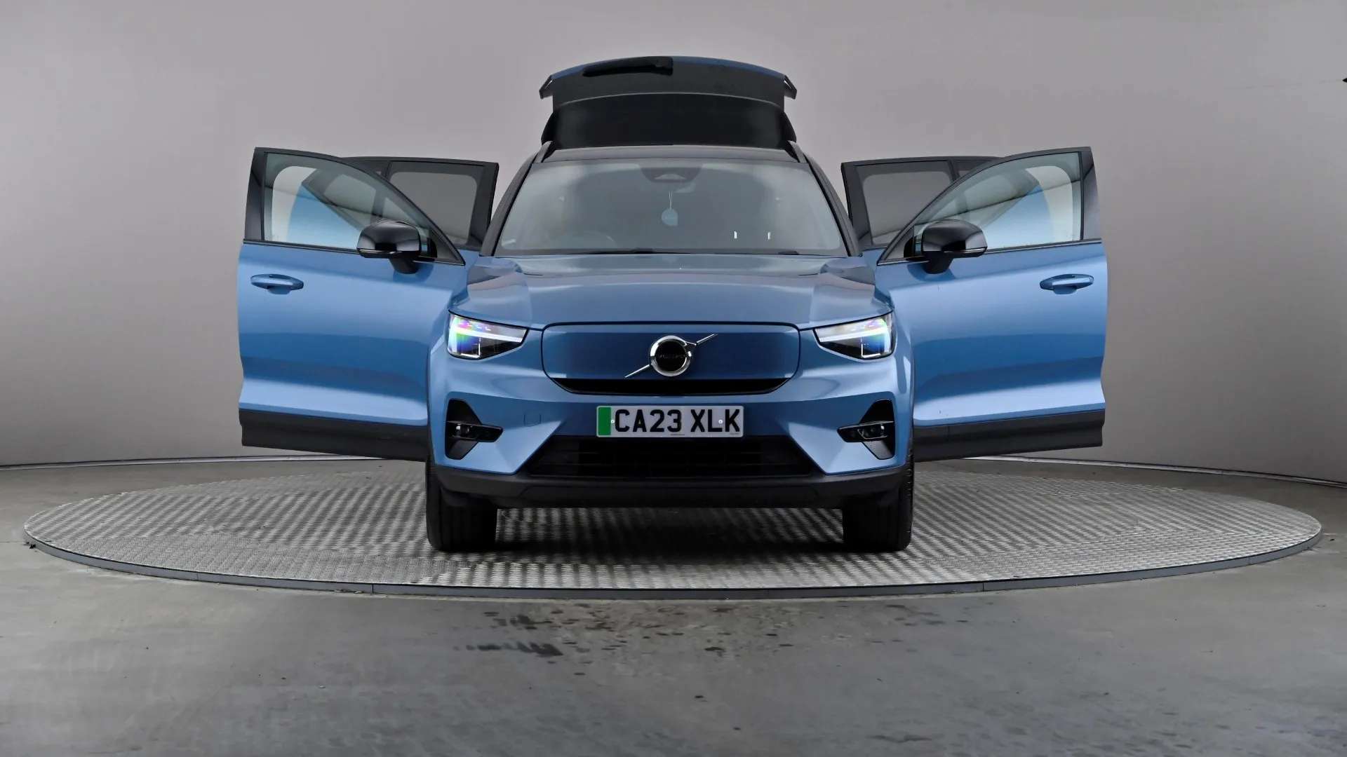 2023 VOLVO XC40 2023 VOLVO XC40