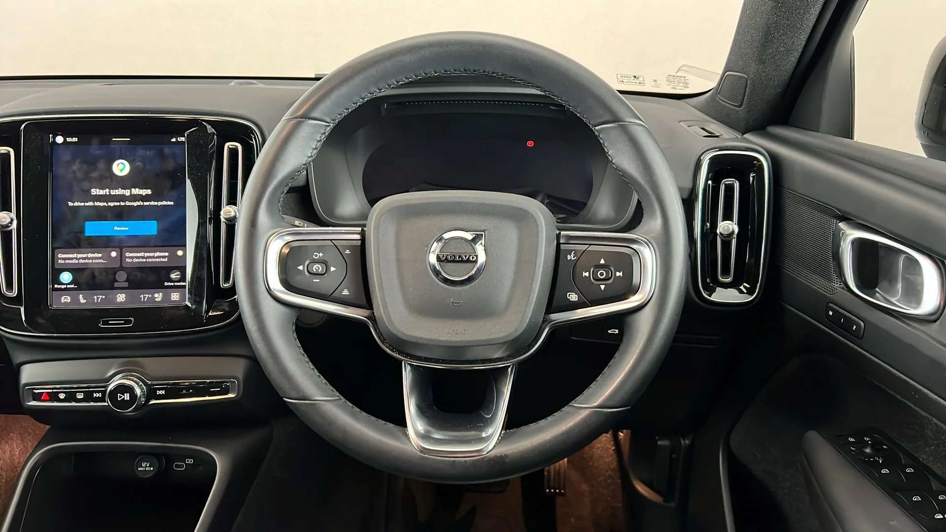 2023 VOLVO XC40 2023 VOLVO XC40