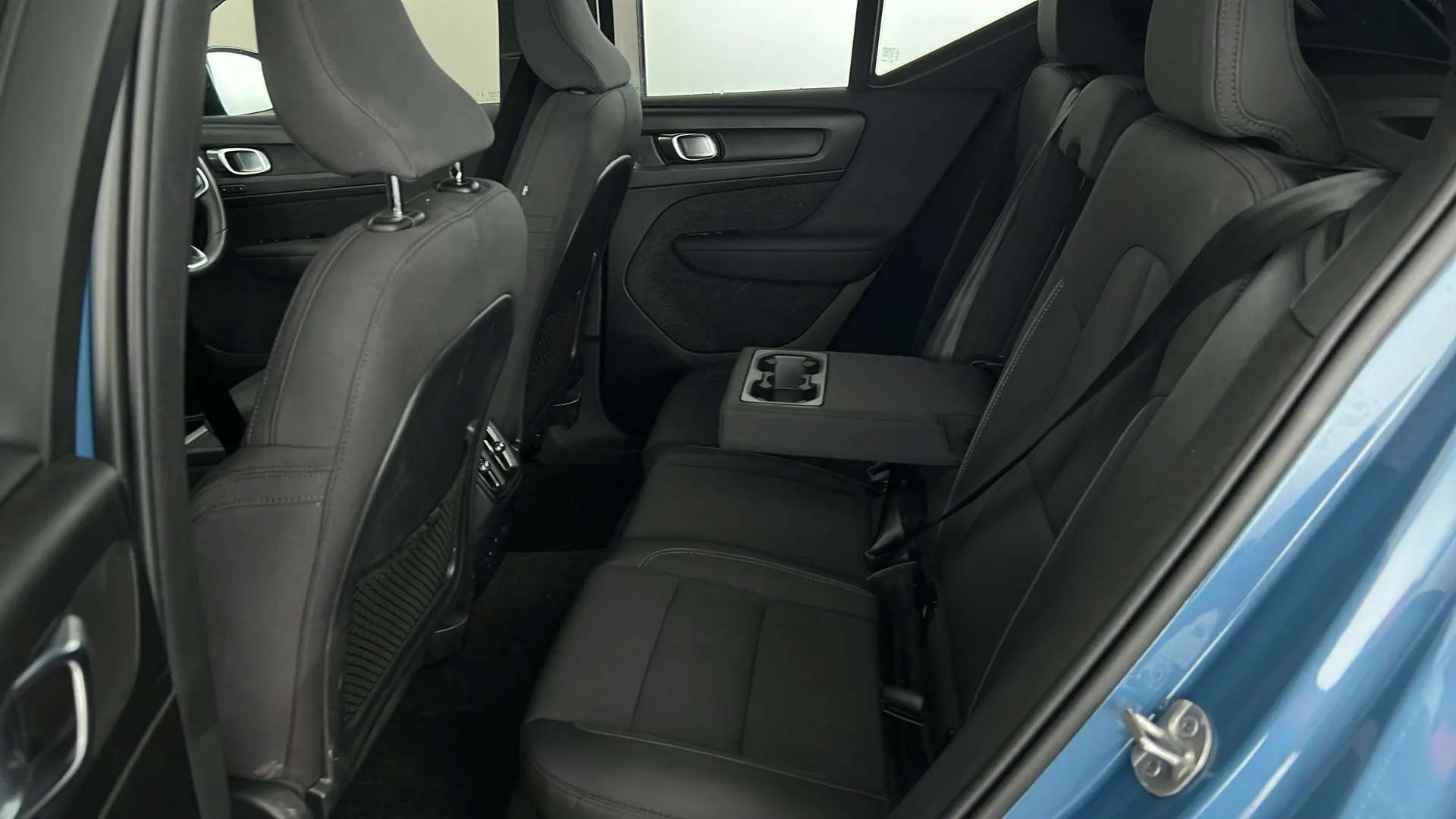 2023 VOLVO XC40 2023 VOLVO XC40