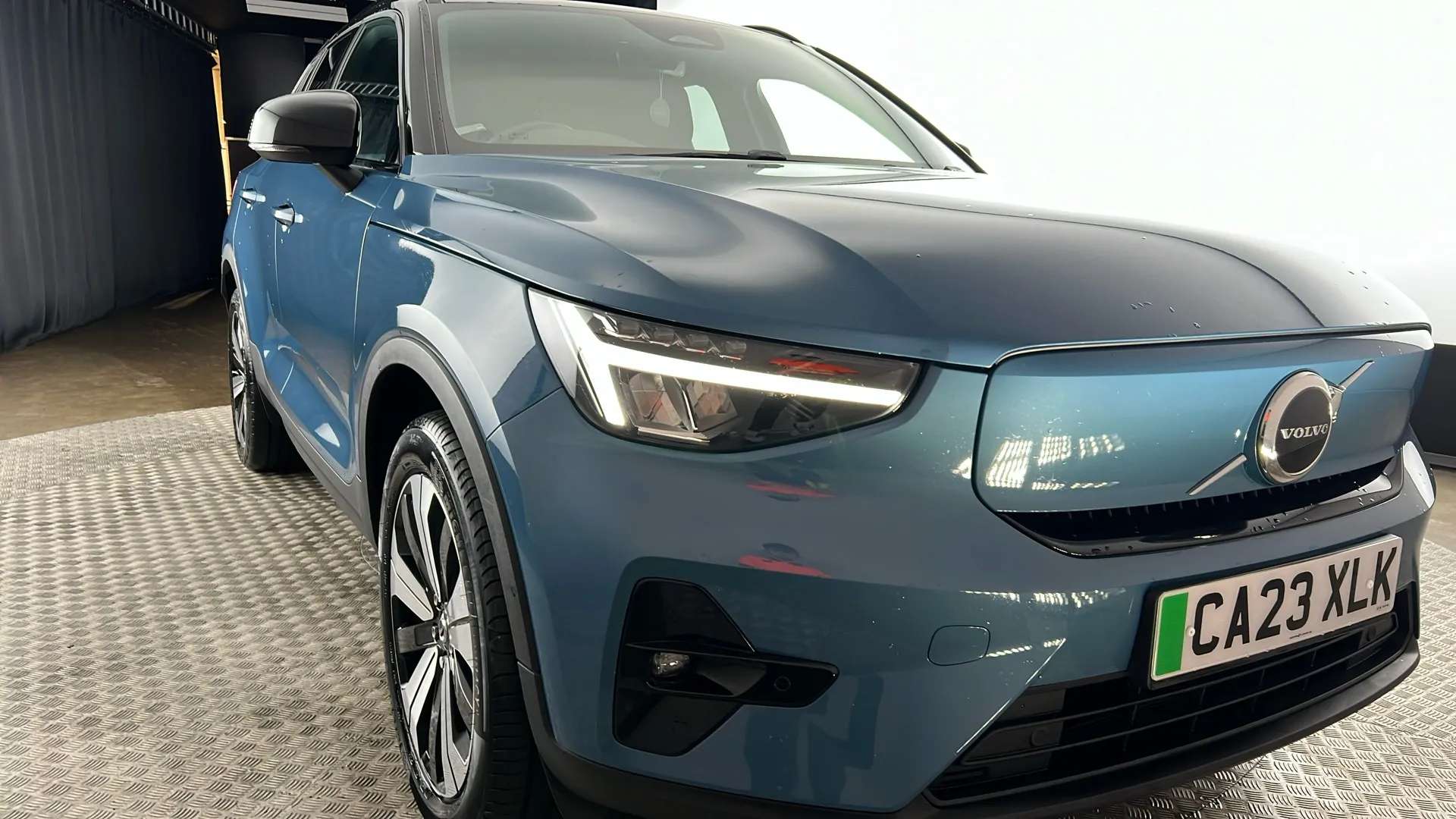 2023 VOLVO XC40 2023 VOLVO XC40