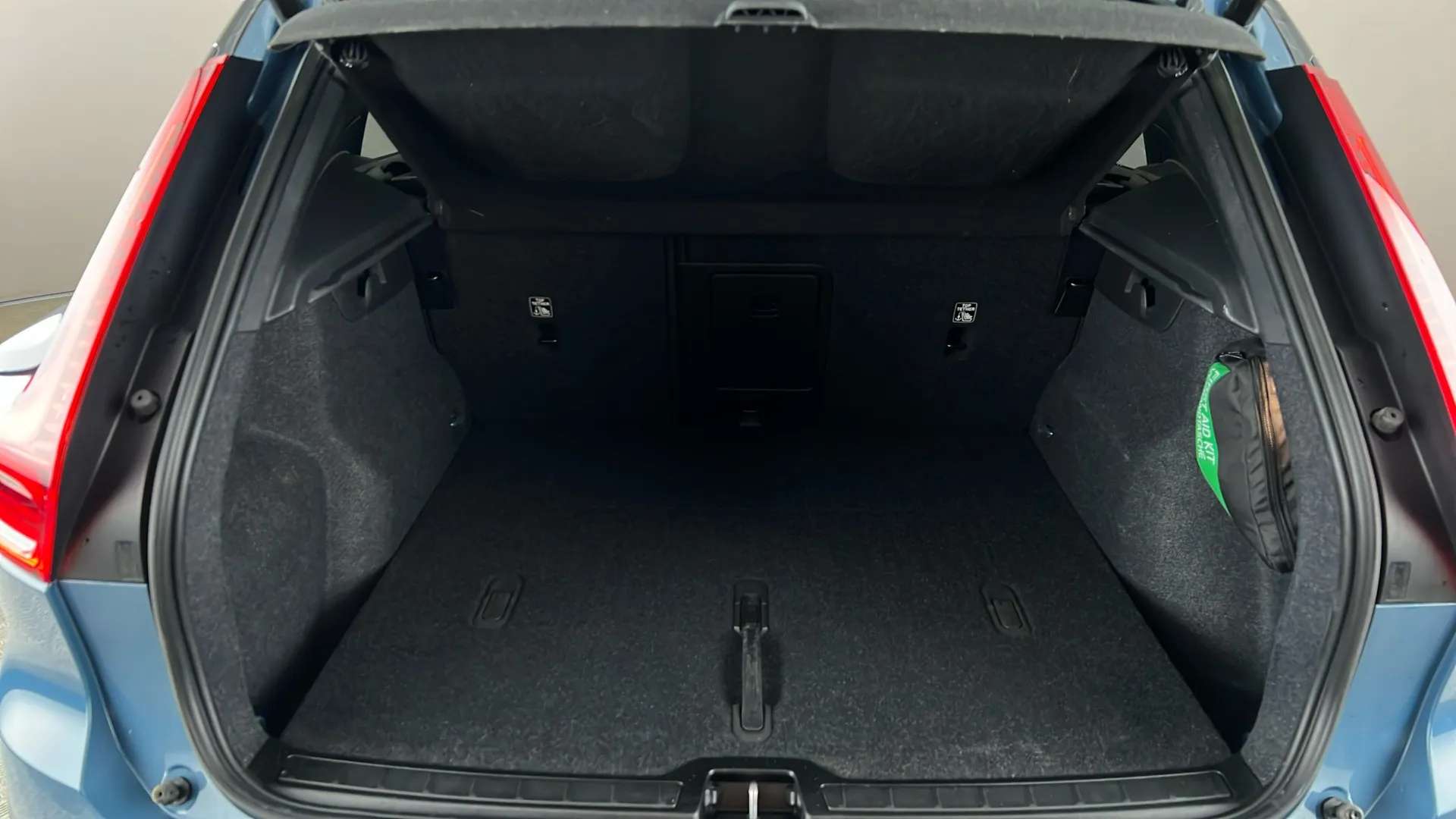 2023 VOLVO XC40 2023 VOLVO XC40