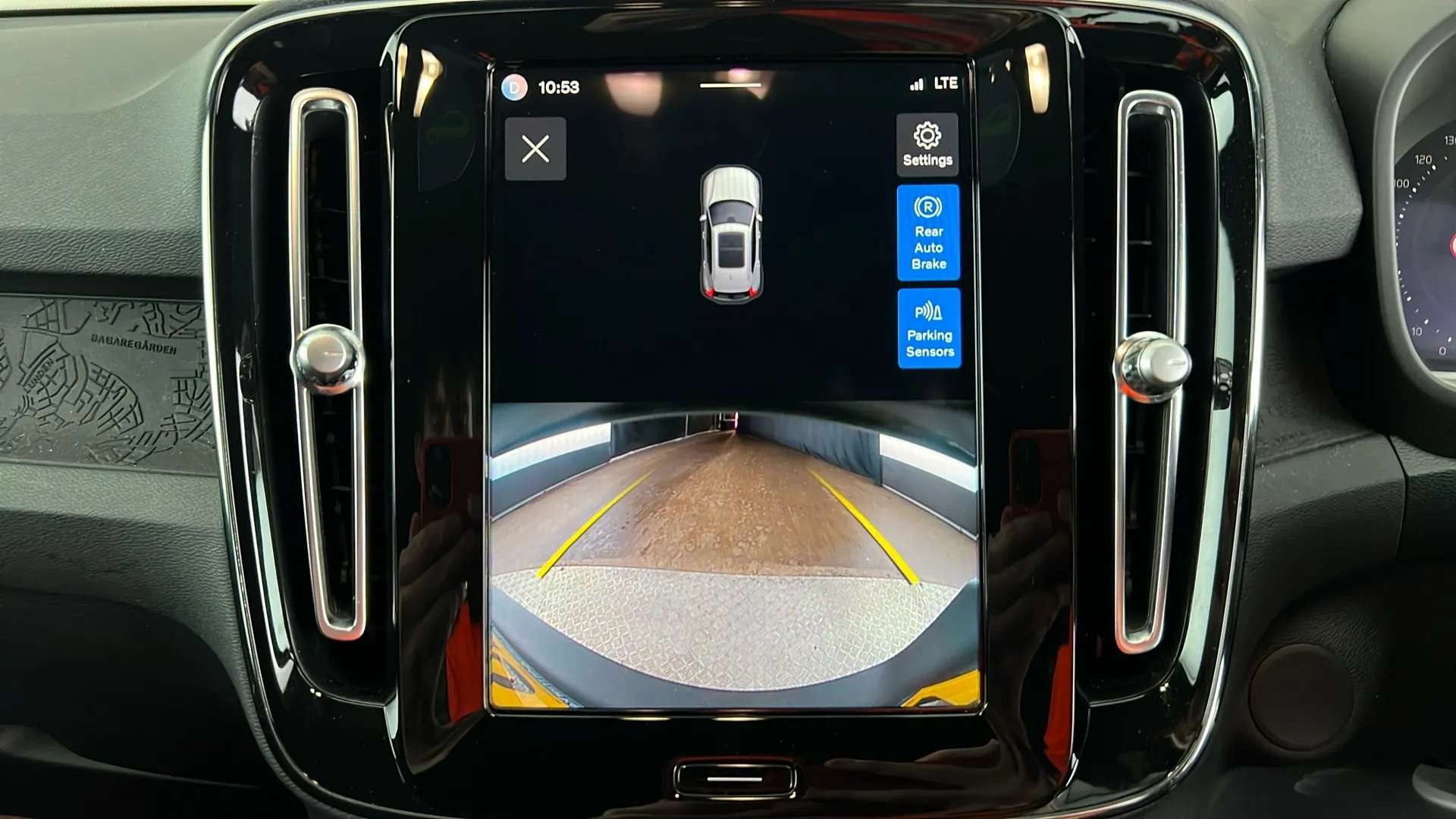 2023 VOLVO XC40 2023 VOLVO XC40