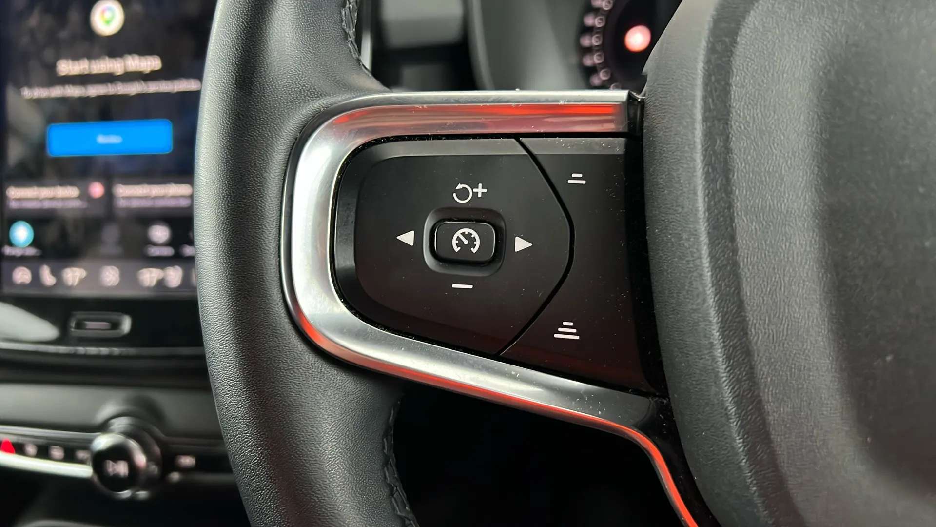 2023 VOLVO XC40 2023 VOLVO XC40