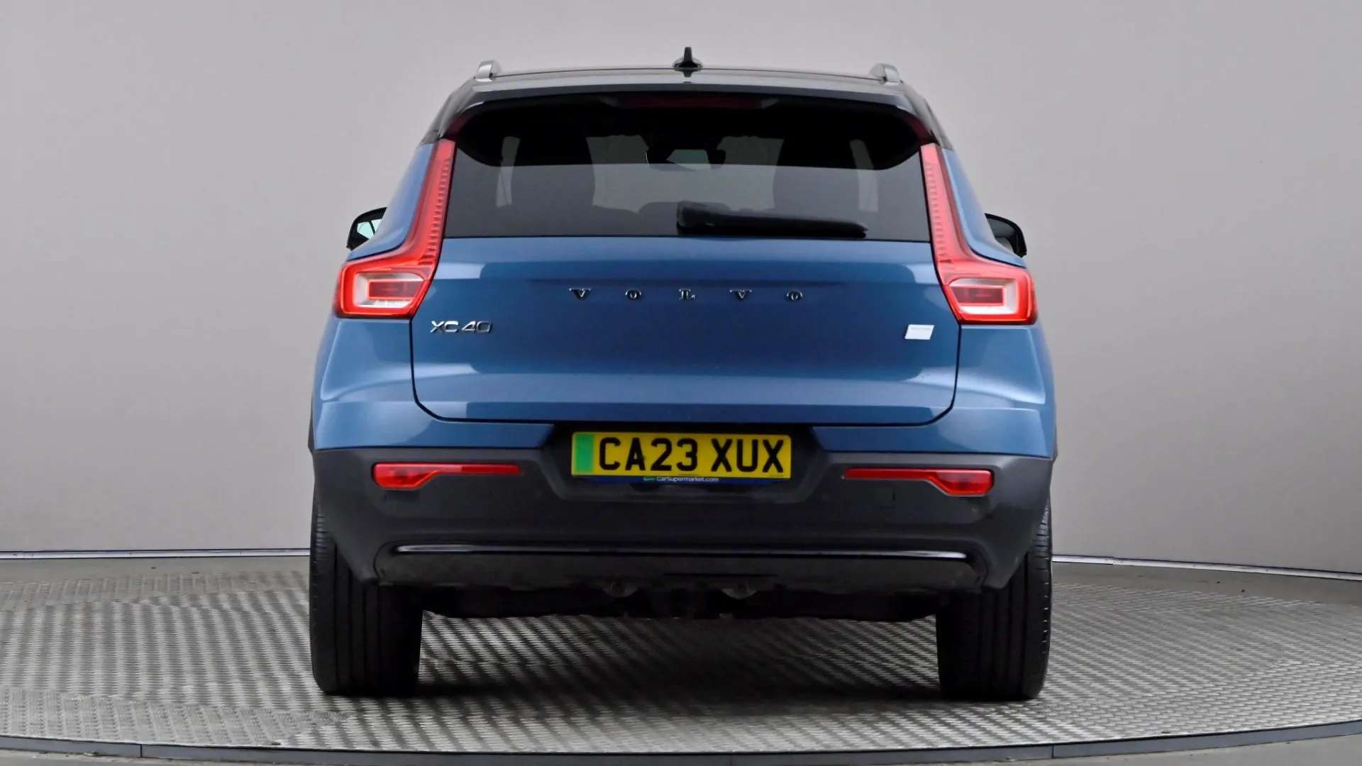2023 VOLVO XC40 2023 VOLVO XC40