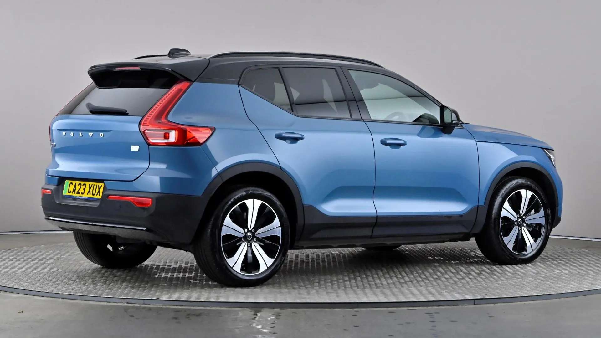 2023 VOLVO XC40 2023 VOLVO XC40