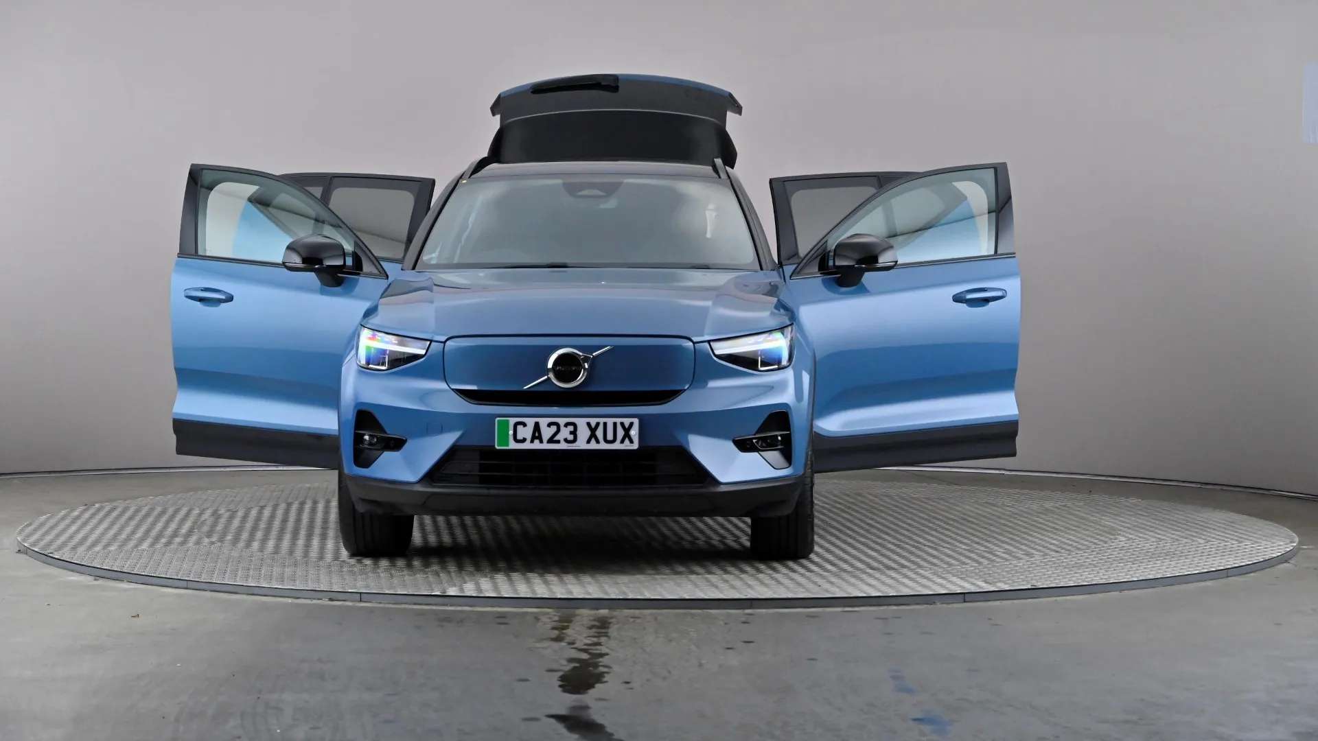 2023 VOLVO XC40 2023 VOLVO XC40