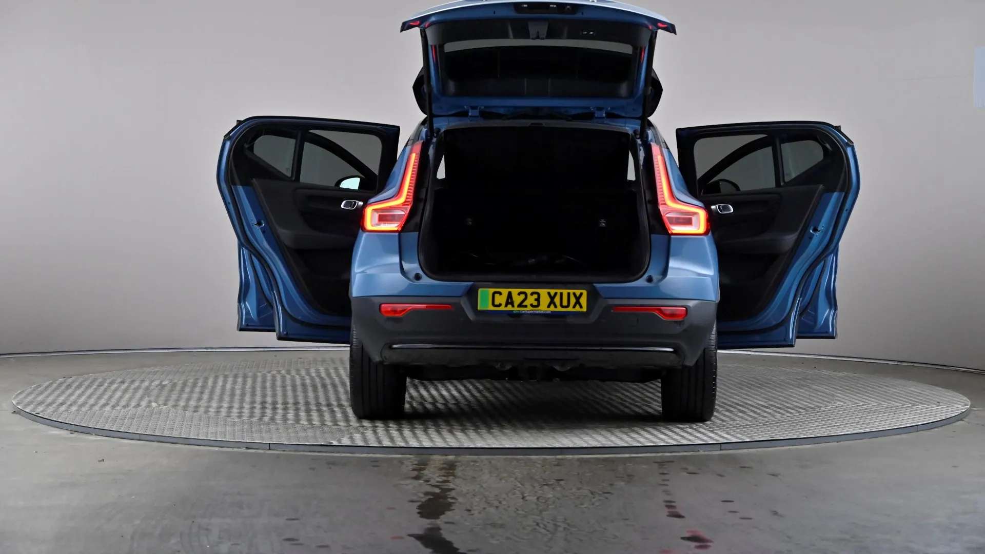 2023 VOLVO XC40 2023 VOLVO XC40