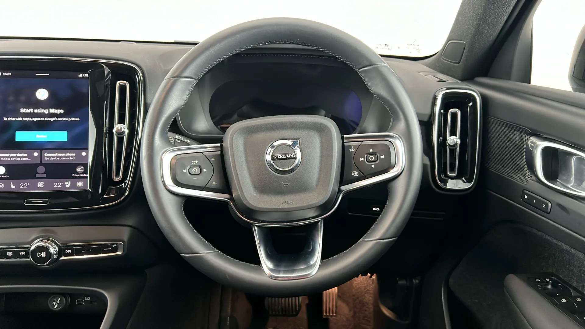 2023 VOLVO XC40 2023 VOLVO XC40