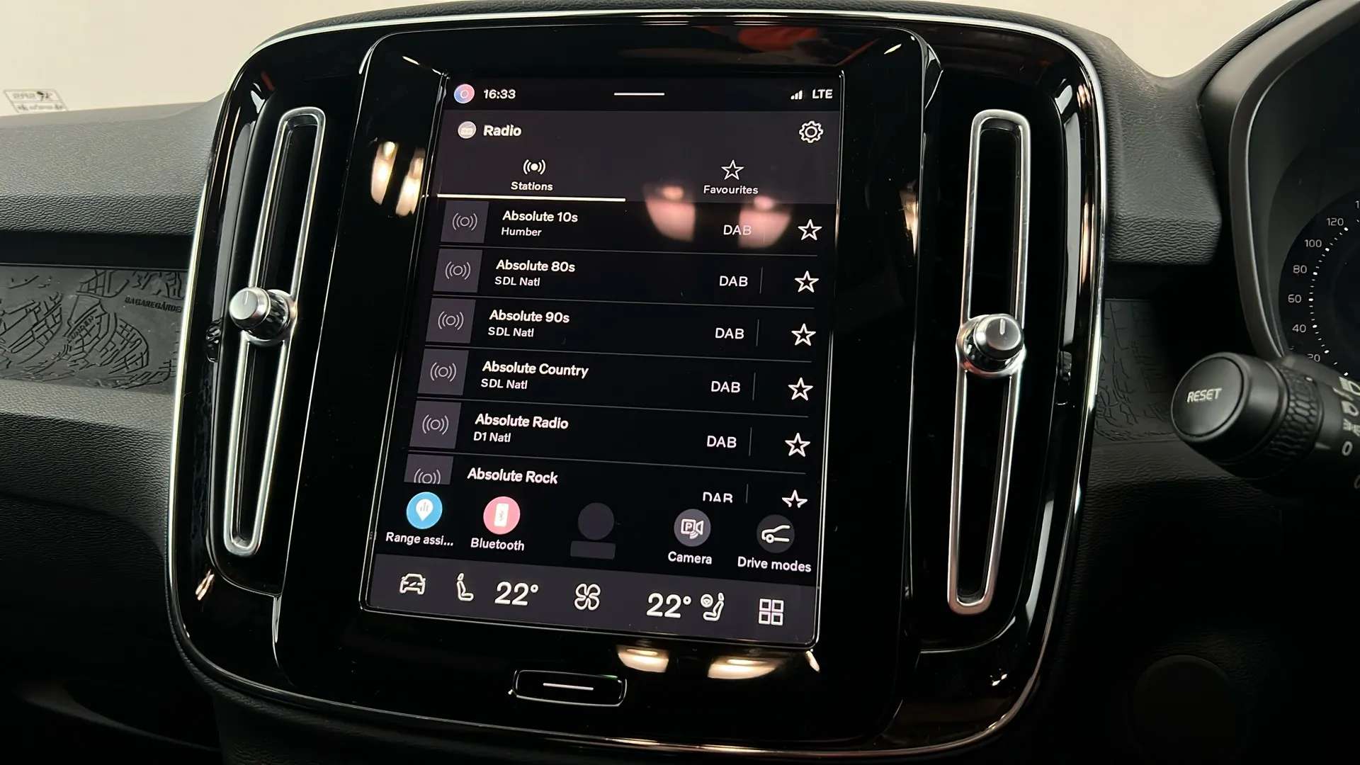 2023 VOLVO XC40 2023 VOLVO XC40