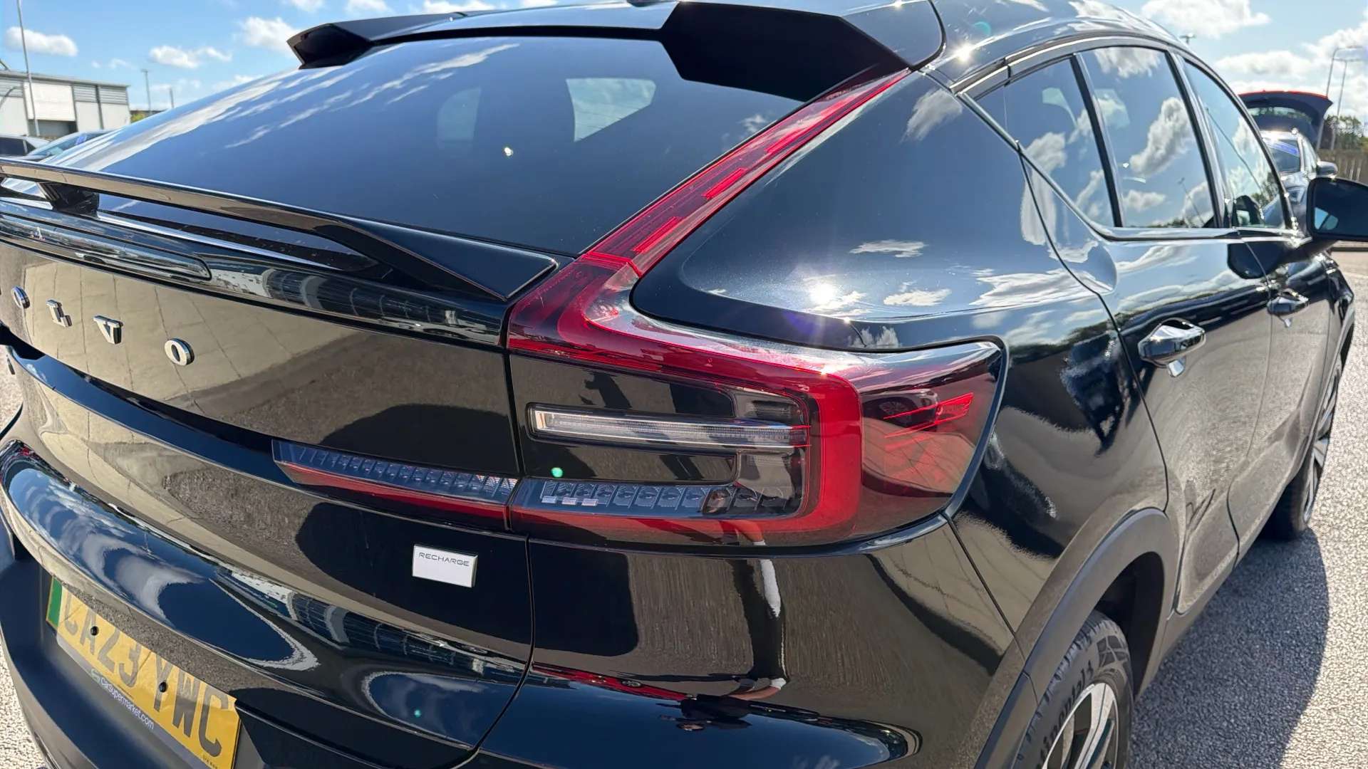 2023 VOLVO C40 2023 VOLVO C40