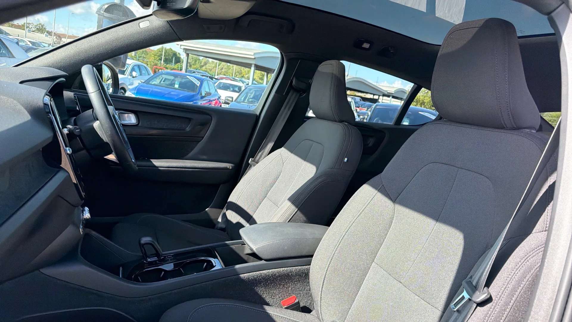 2023 VOLVO C40 2023 VOLVO C40