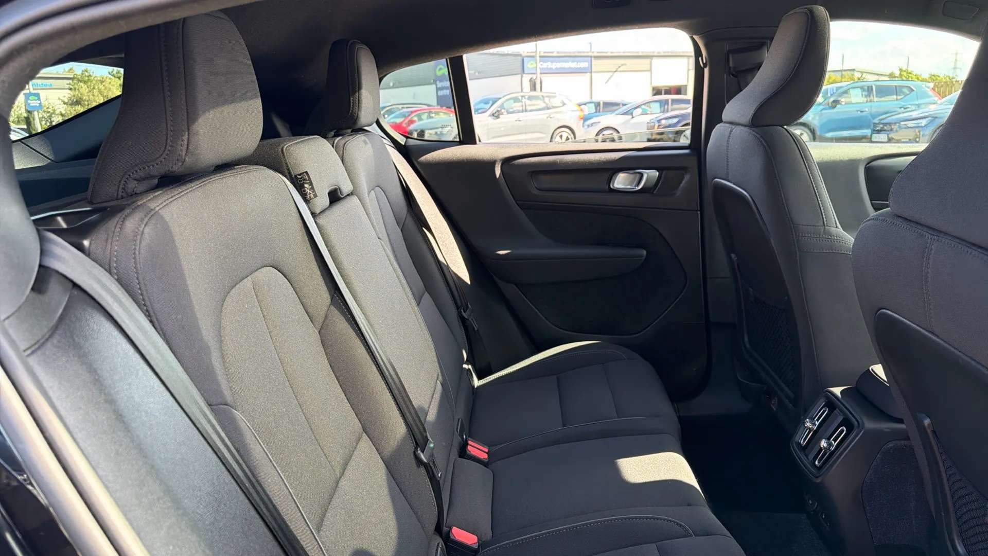 2023 VOLVO C40 2023 VOLVO C40