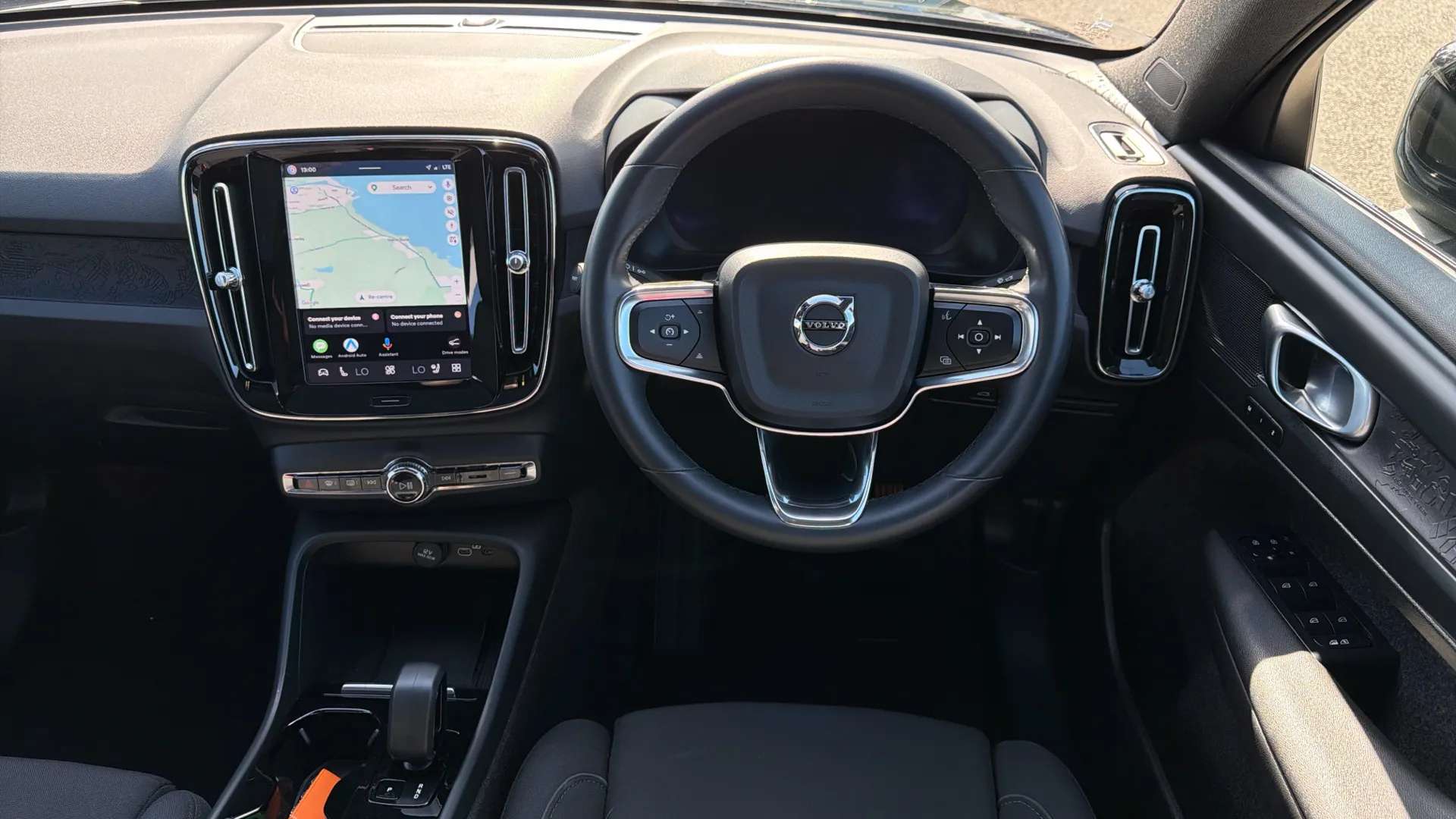 2023 VOLVO C40 2023 VOLVO C40