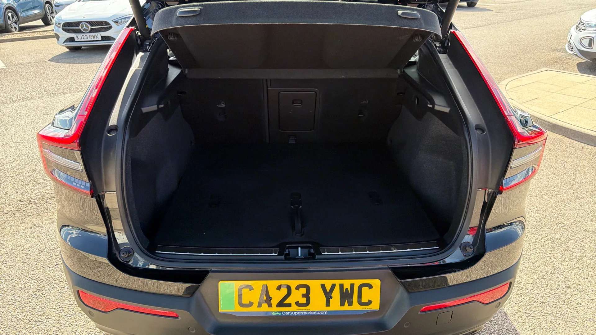 2023 VOLVO C40 2023 VOLVO C40