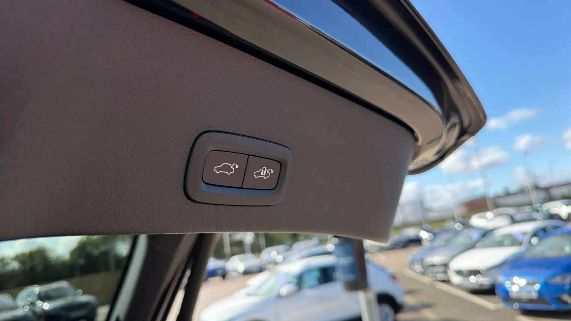 2023 VOLVO C40 2023 VOLVO C40