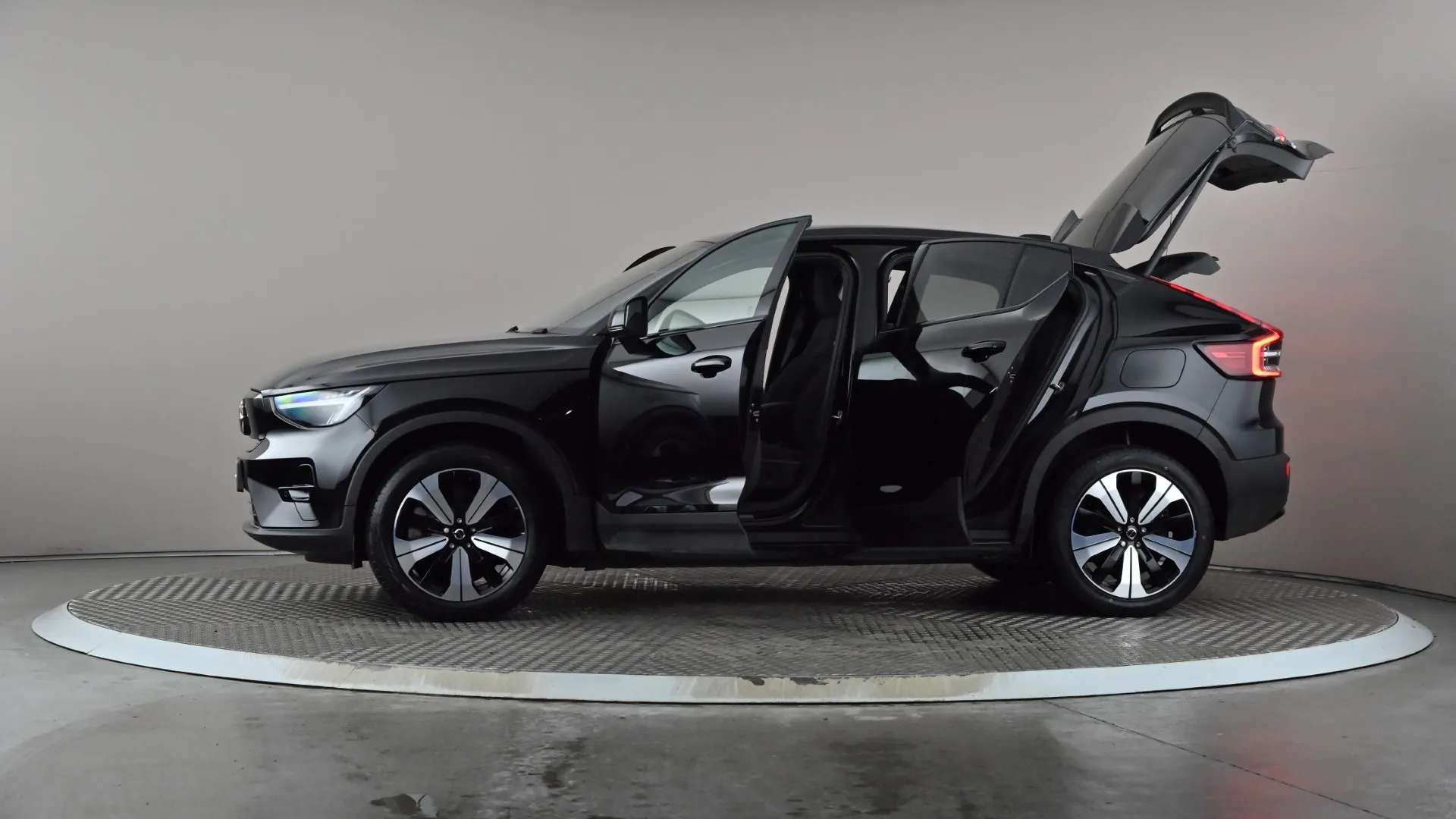 2023 VOLVO C40 2023 VOLVO C40