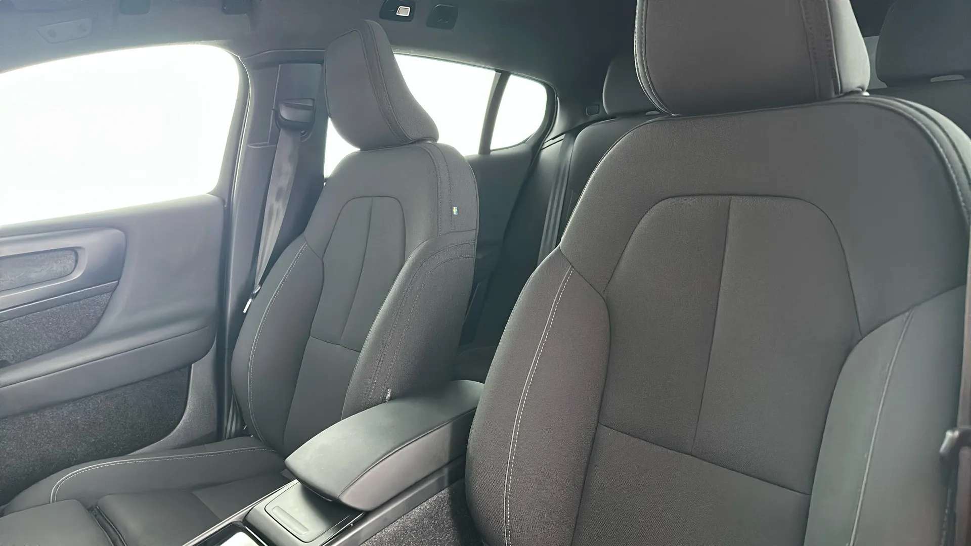 2023 VOLVO C40 2023 VOLVO C40