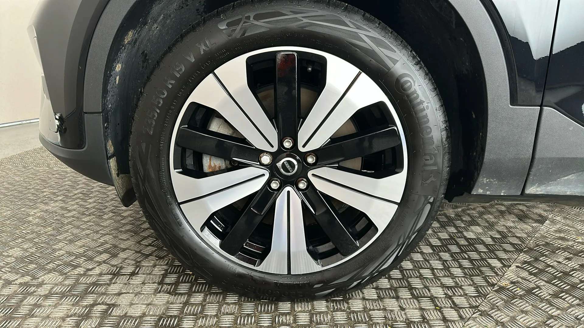2023 VOLVO C40 2023 VOLVO C40