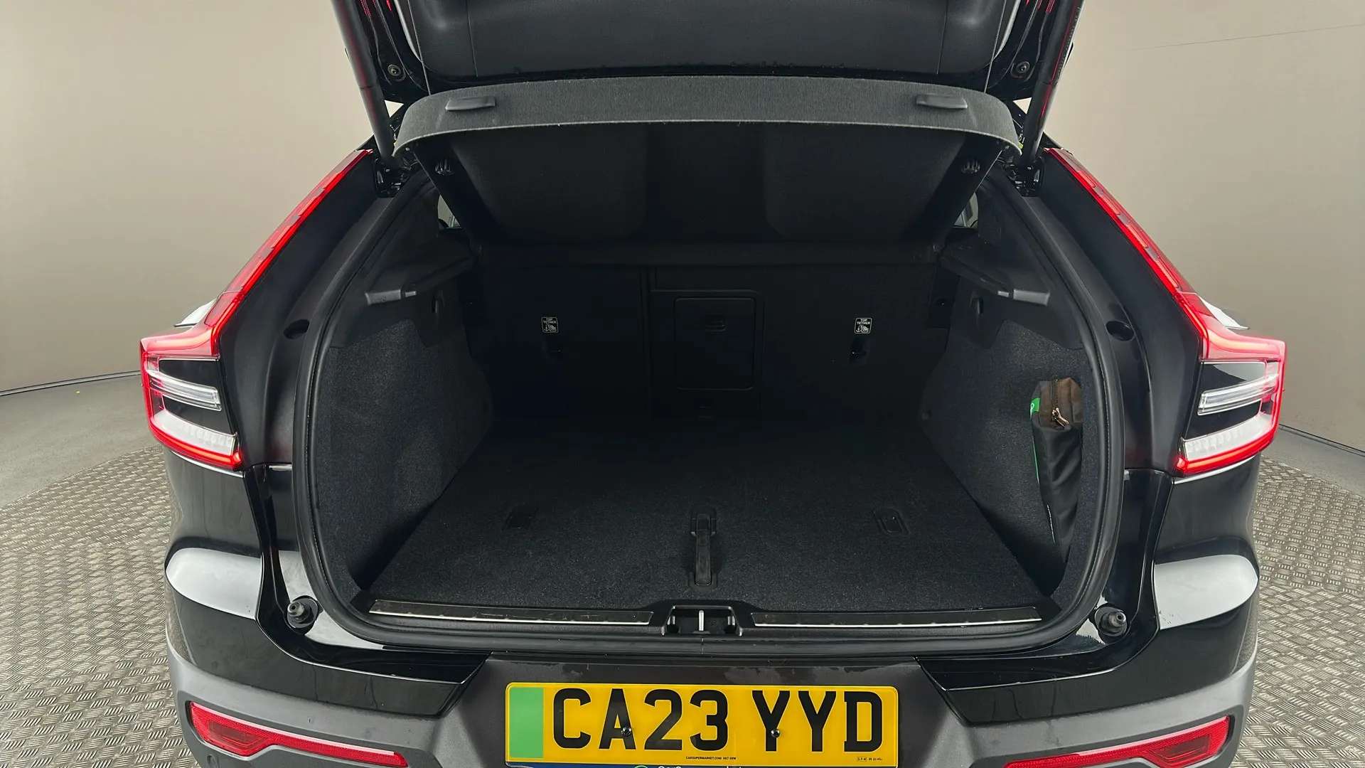 2023 VOLVO C40 2023 VOLVO C40