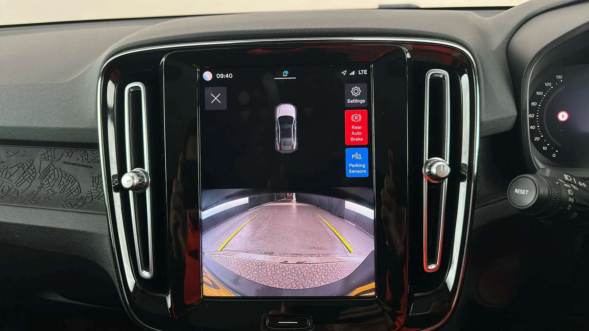 2023 VOLVO C40 2023 VOLVO C40