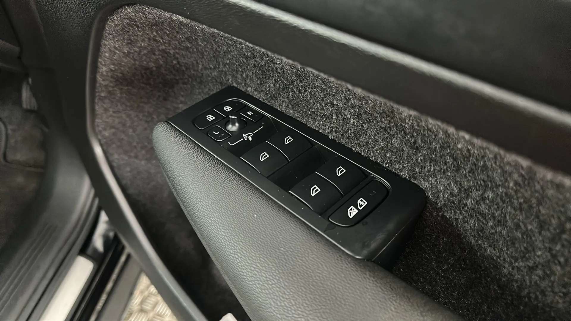 2023 VOLVO C40 2023 VOLVO C40