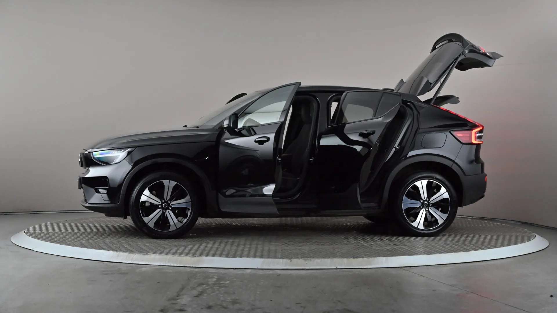2023 VOLVO C40 2023 VOLVO C40