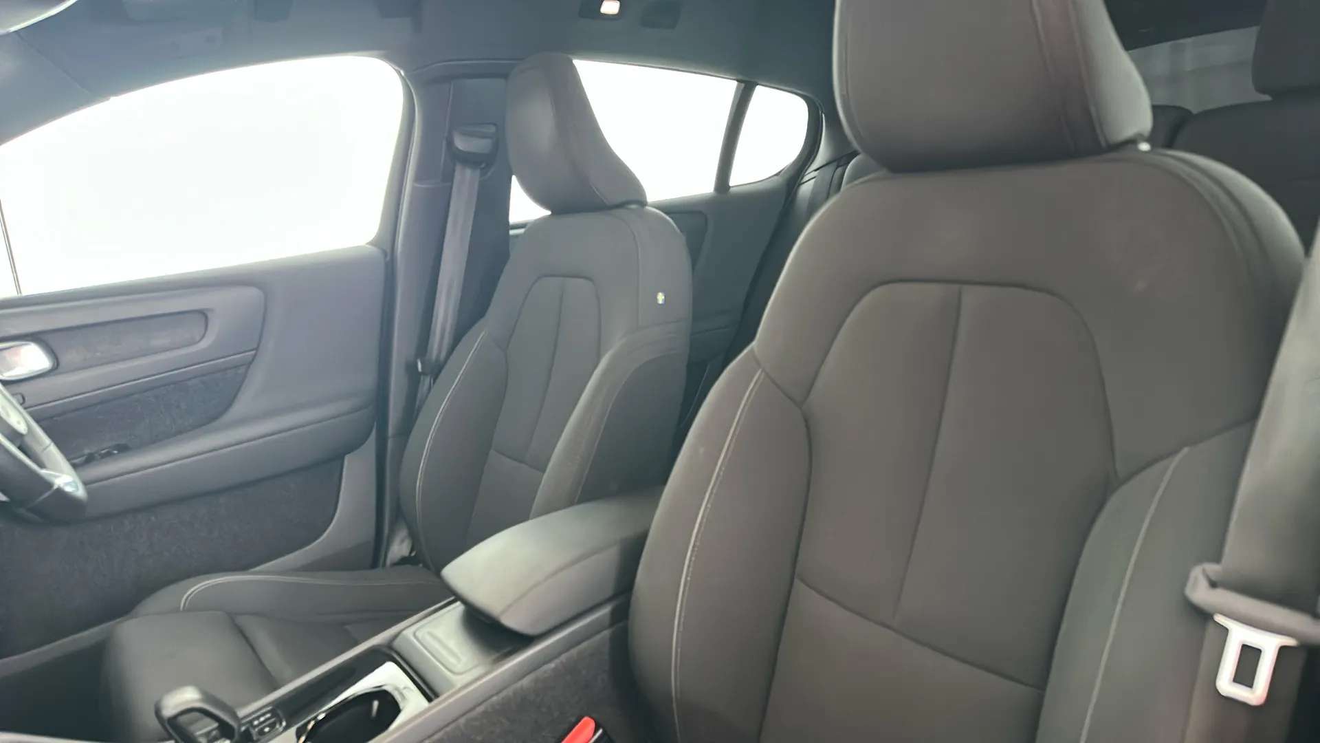 2023 VOLVO C40 2023 VOLVO C40