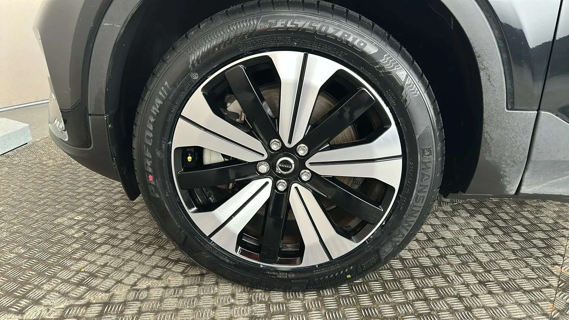 2023 VOLVO C40 2023 VOLVO C40