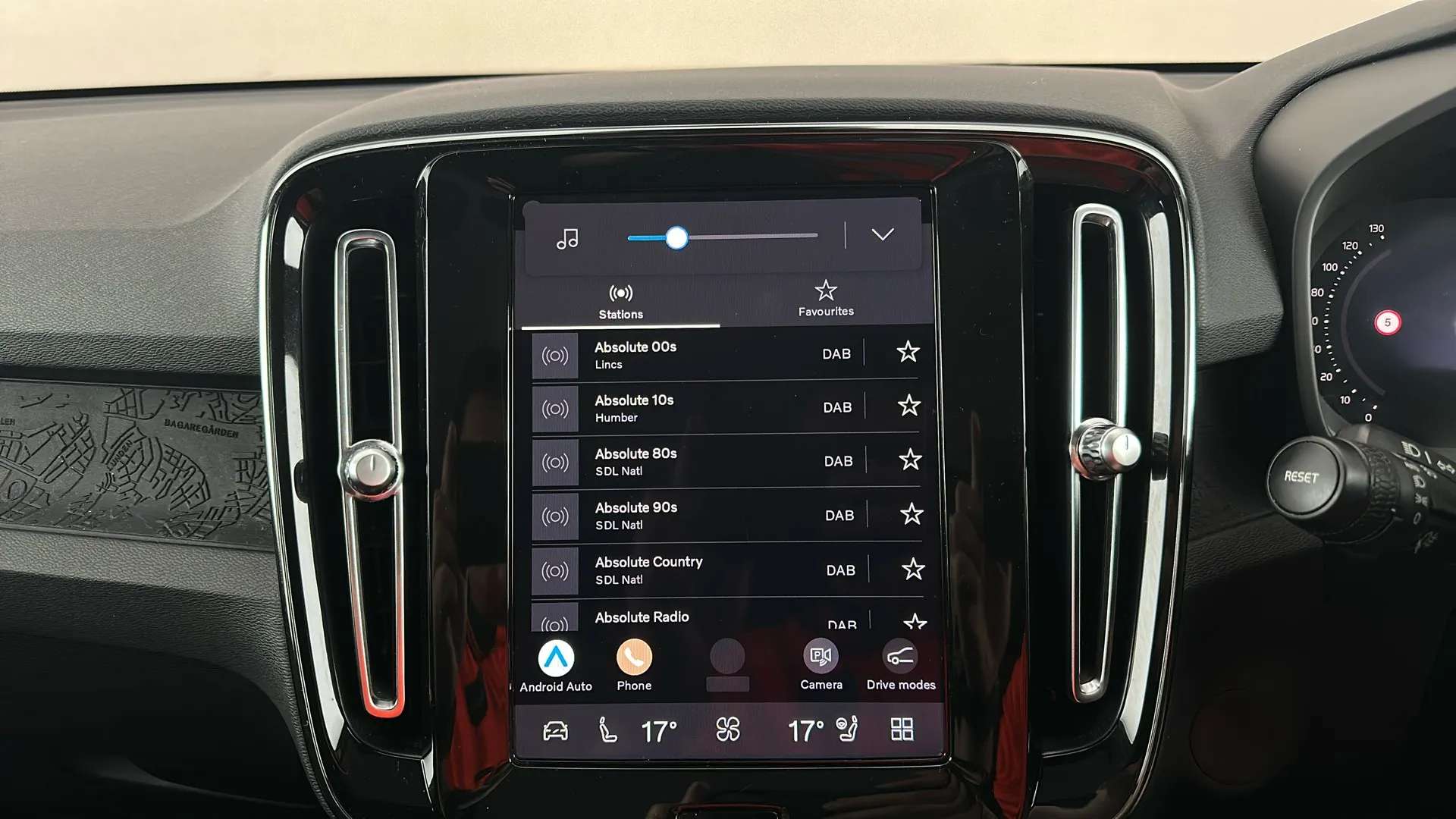 2023 VOLVO C40 2023 VOLVO C40