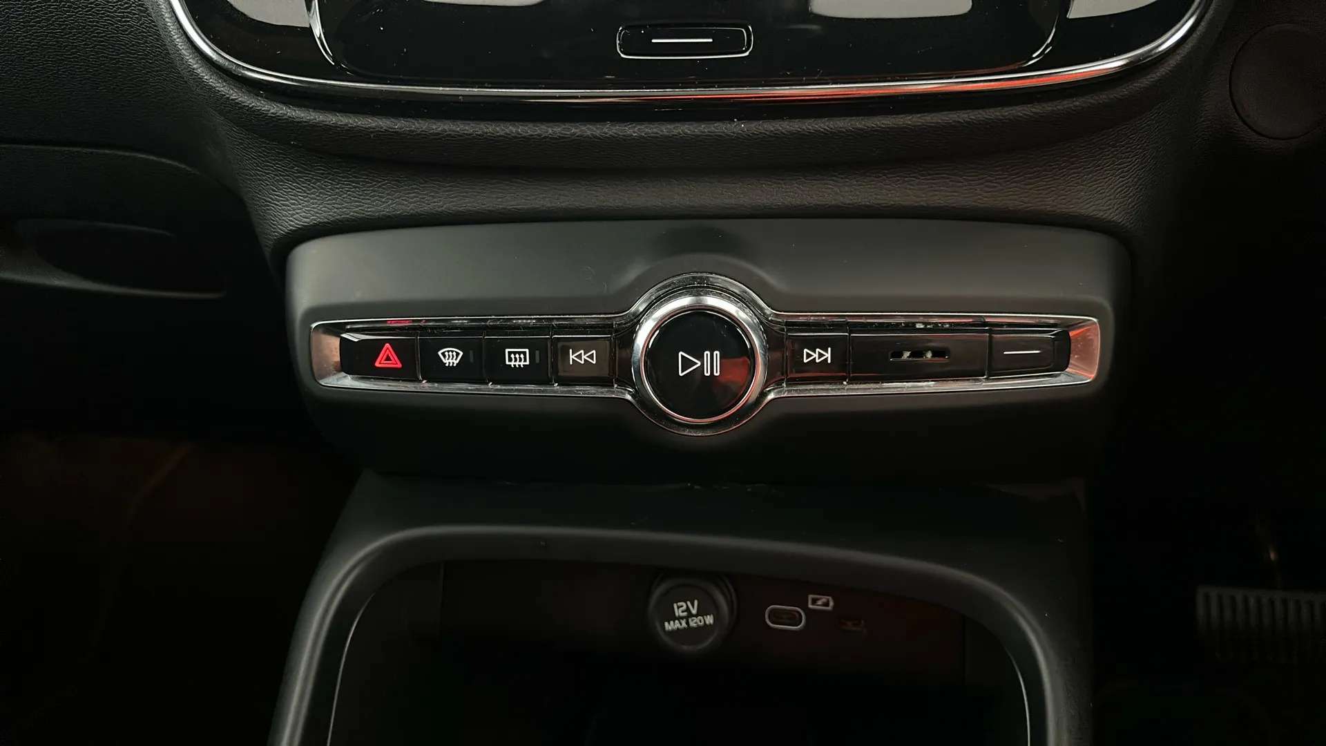 2023 VOLVO C40 2023 VOLVO C40