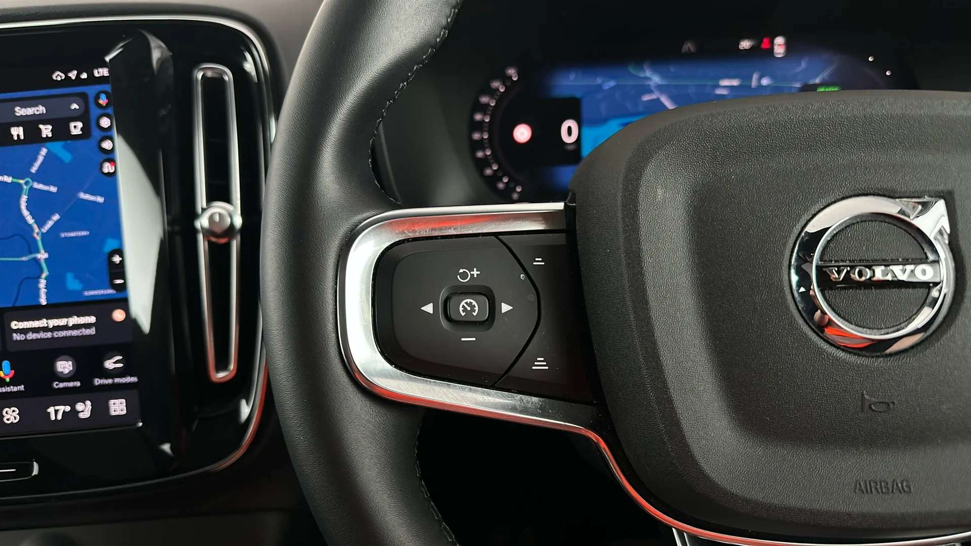 2023 VOLVO C40 2023 VOLVO C40