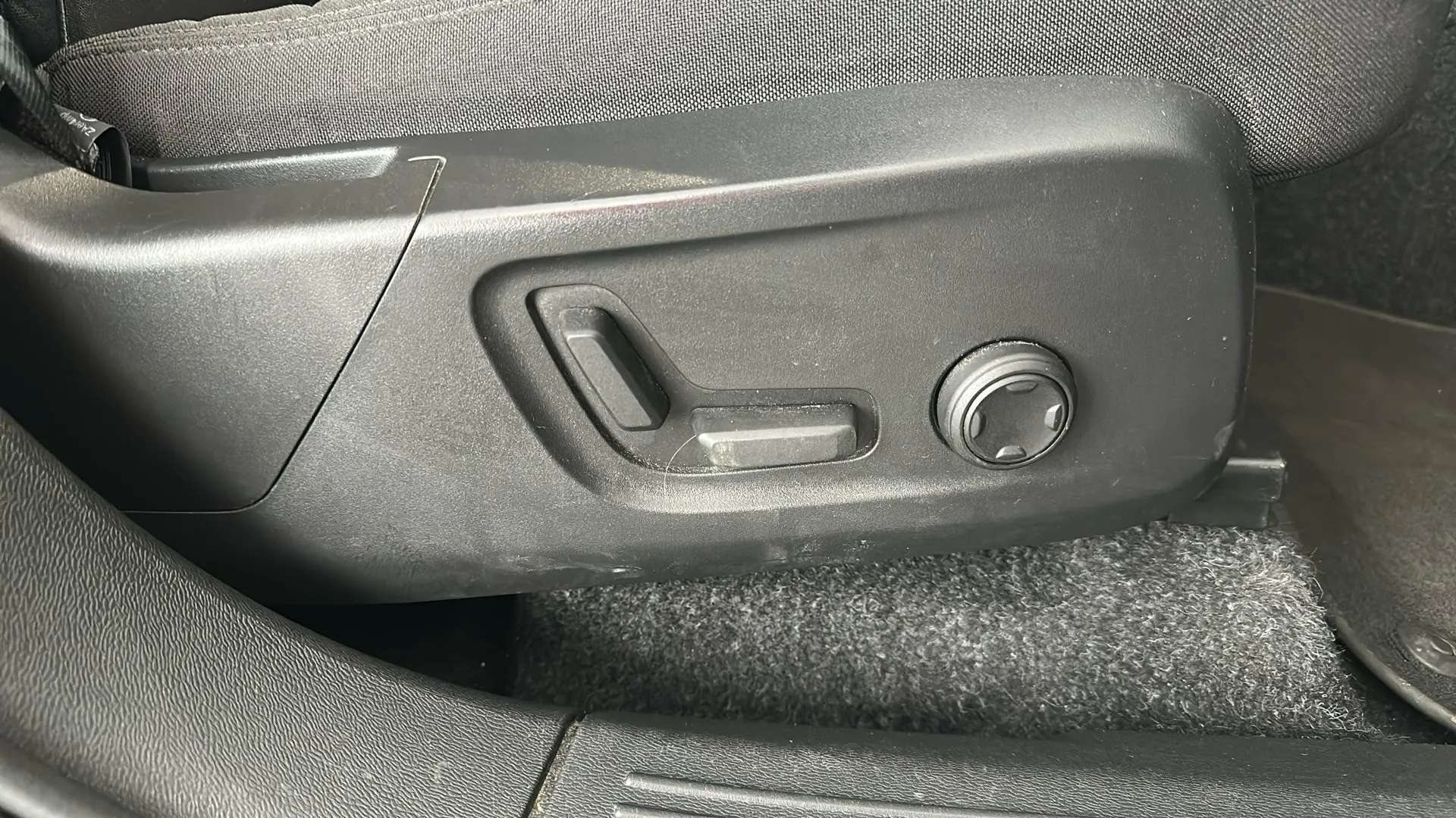 2023 VOLVO C40 2023 VOLVO C40