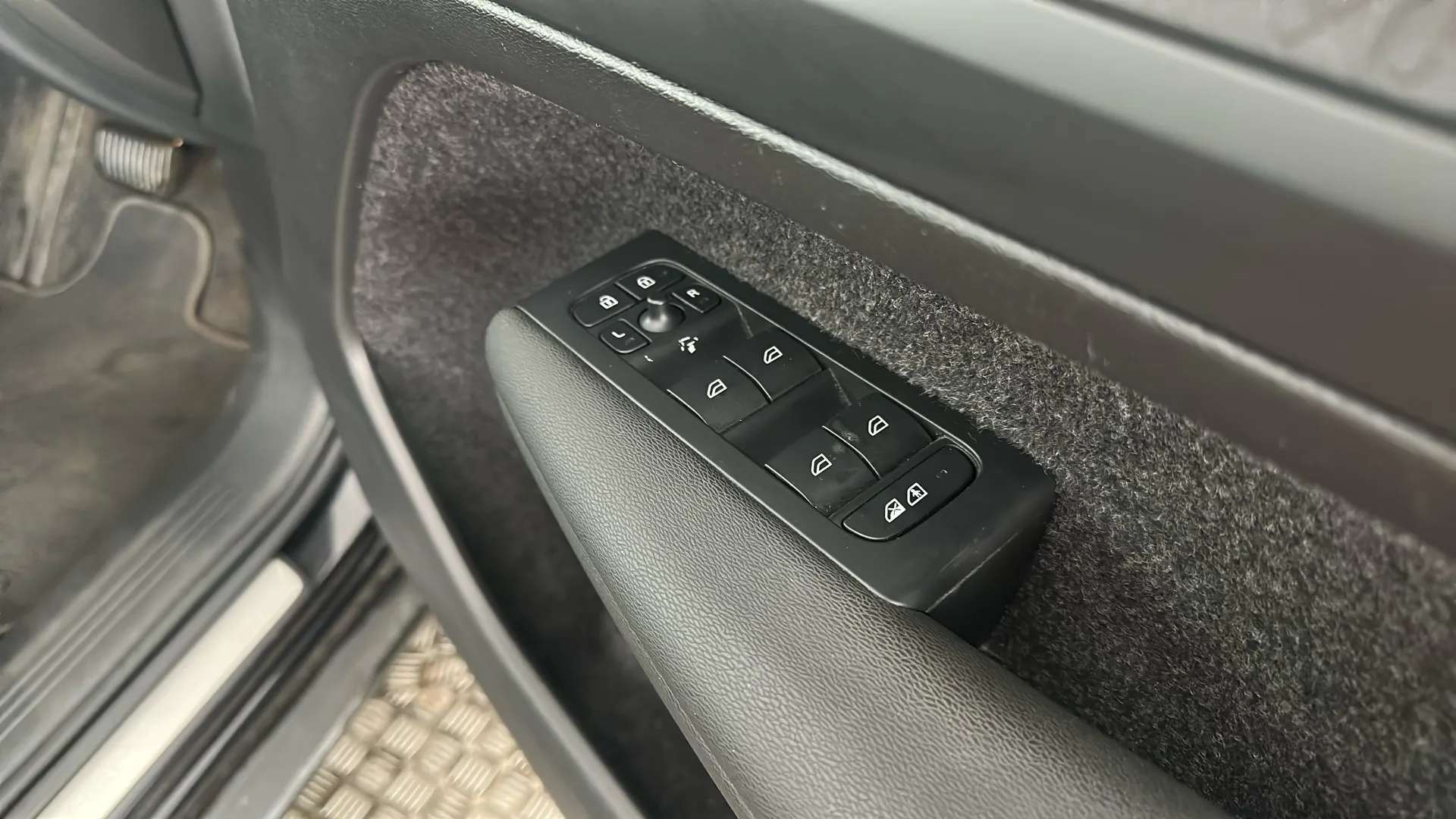 2023 VOLVO C40 2023 VOLVO C40