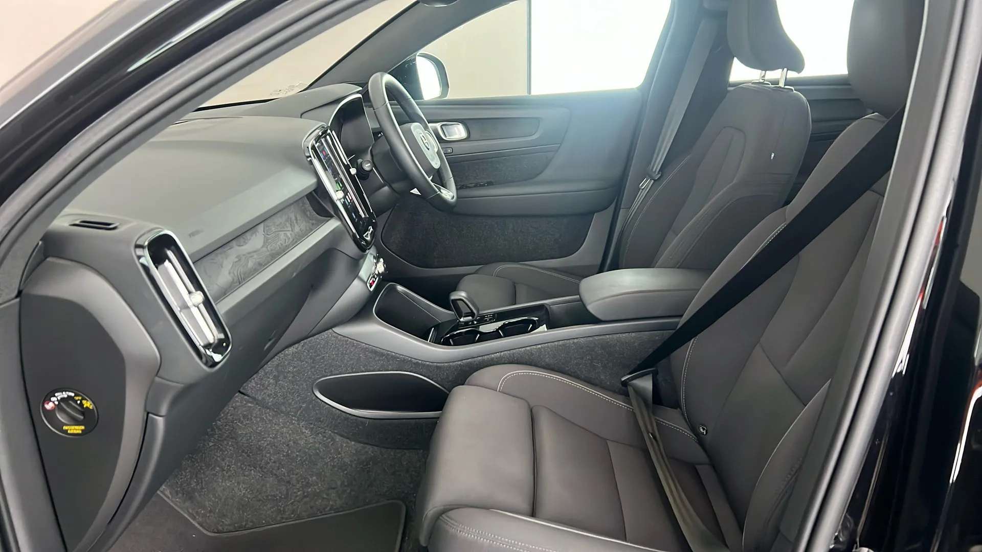 2023 VOLVO C40 2023 VOLVO C40