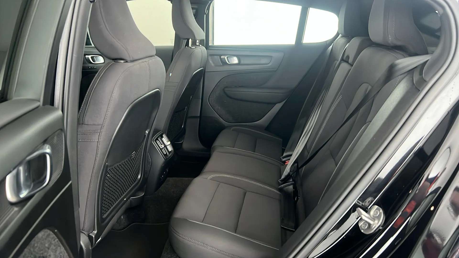 2023 VOLVO C40 2023 VOLVO C40
