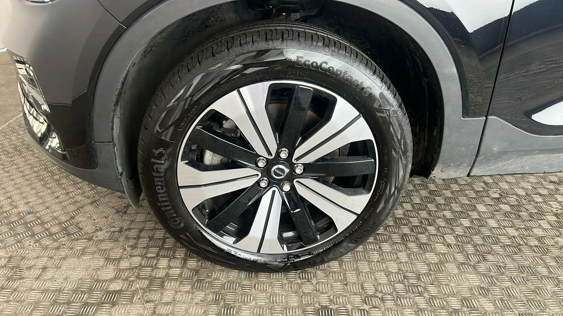 2023 VOLVO C40 2023 VOLVO C40