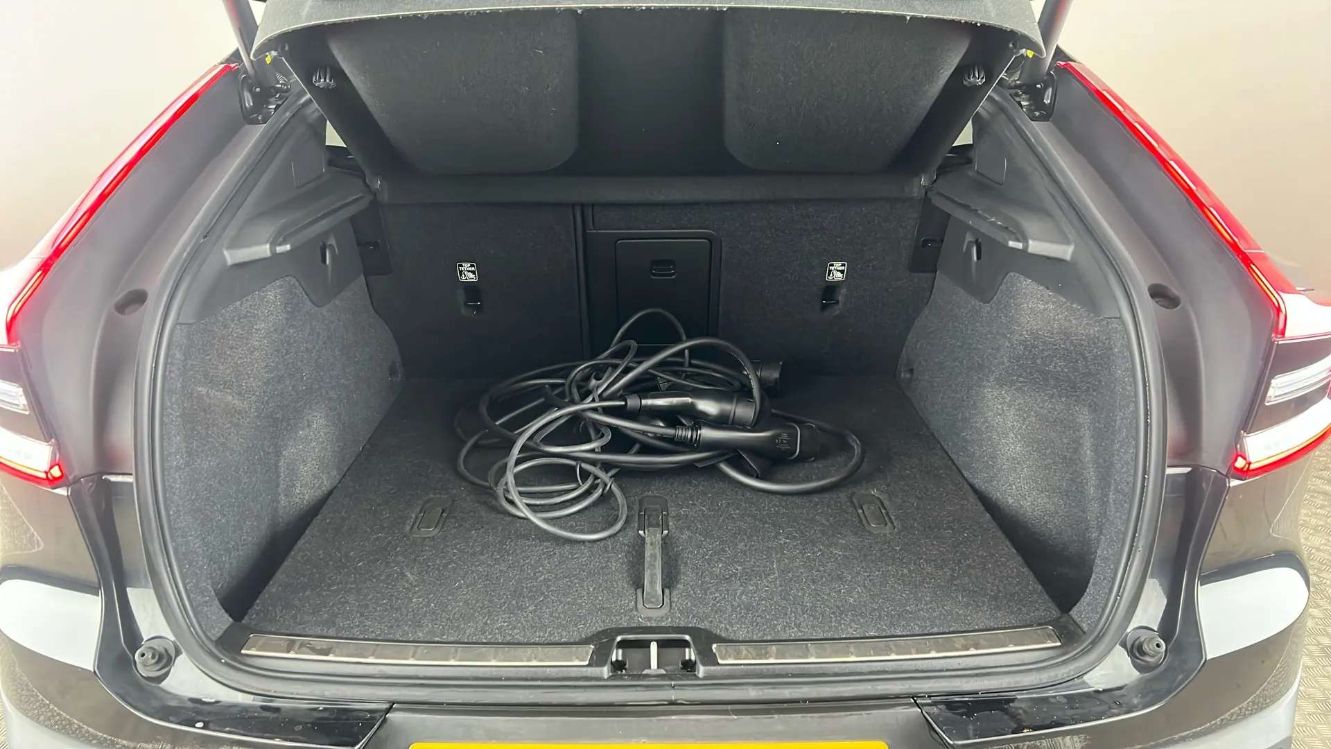 2023 VOLVO C40 2023 VOLVO C40