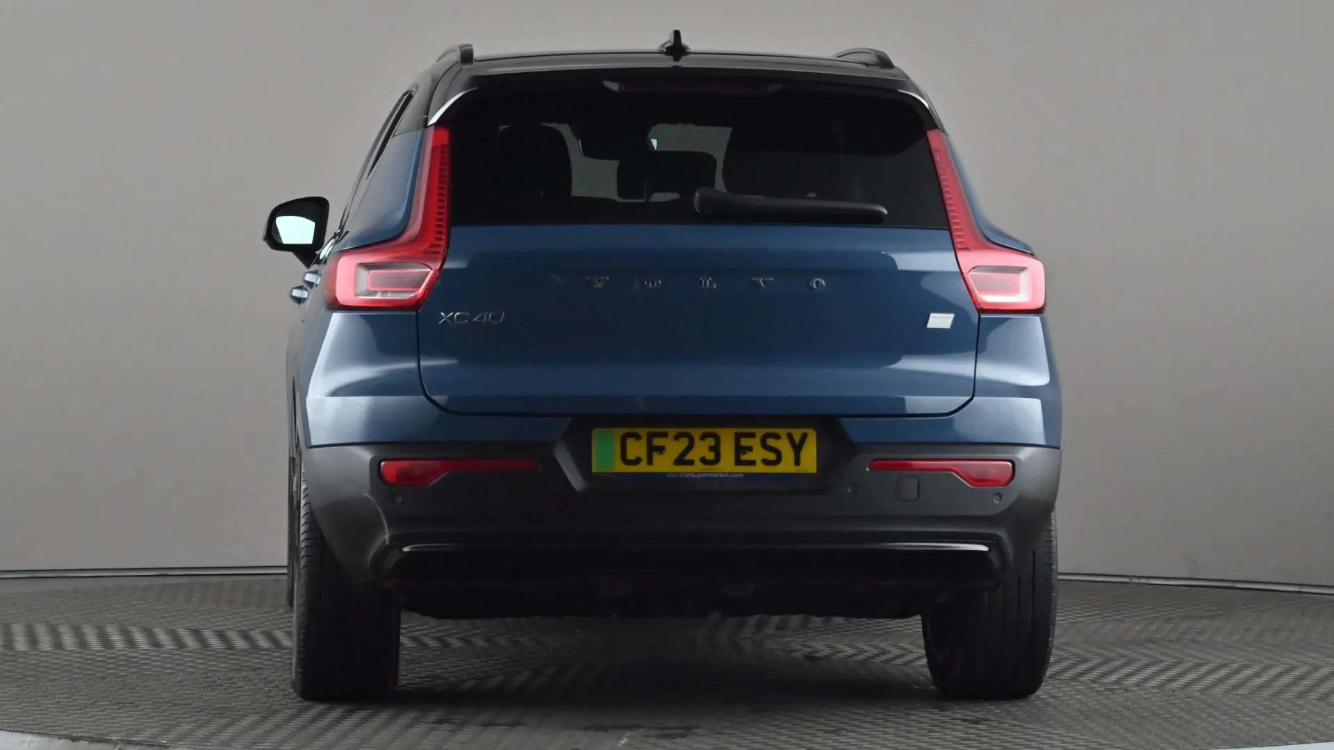 2023 VOLVO XC40 2023 VOLVO XC40