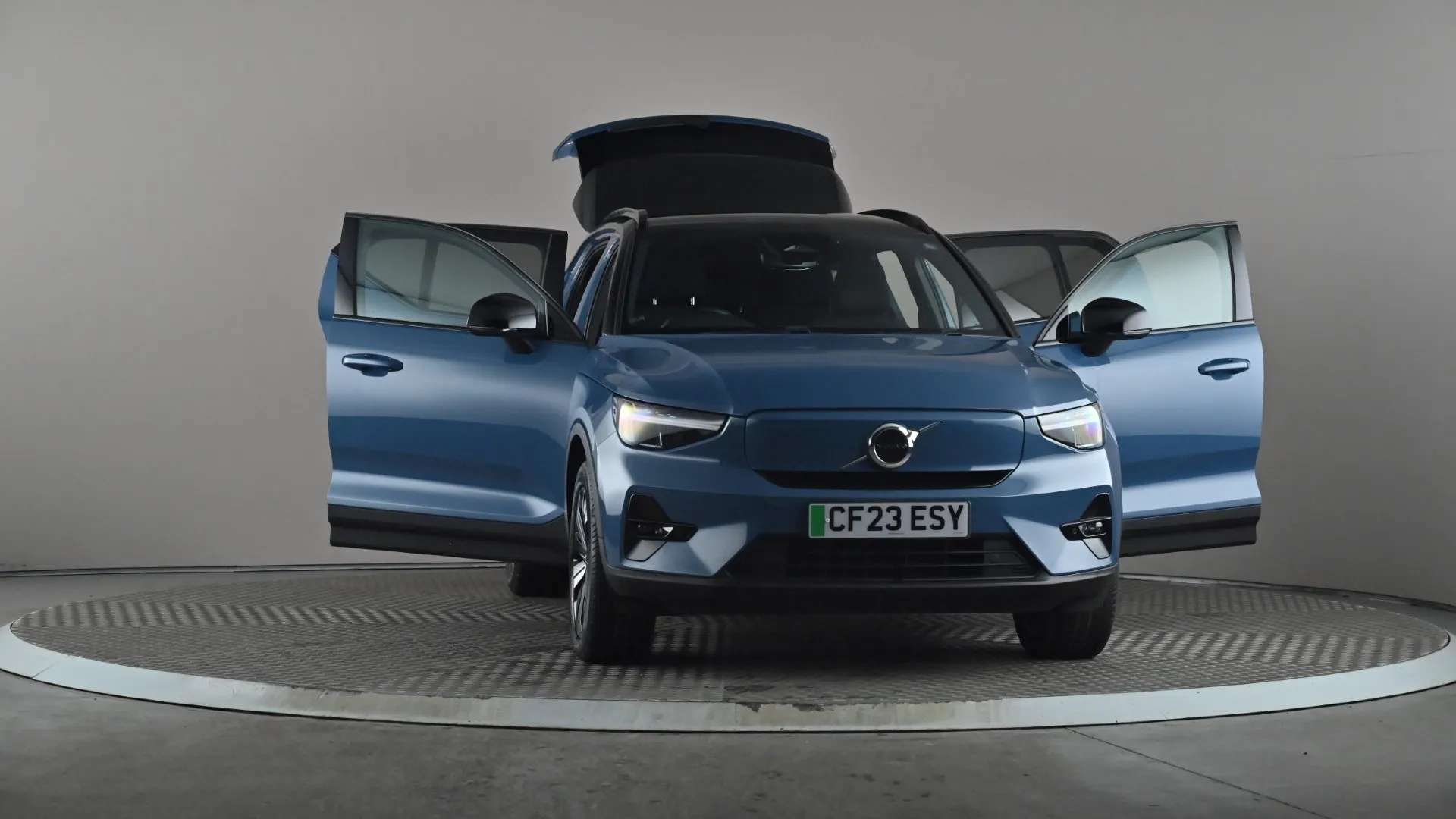 2023 VOLVO XC40 2023 VOLVO XC40