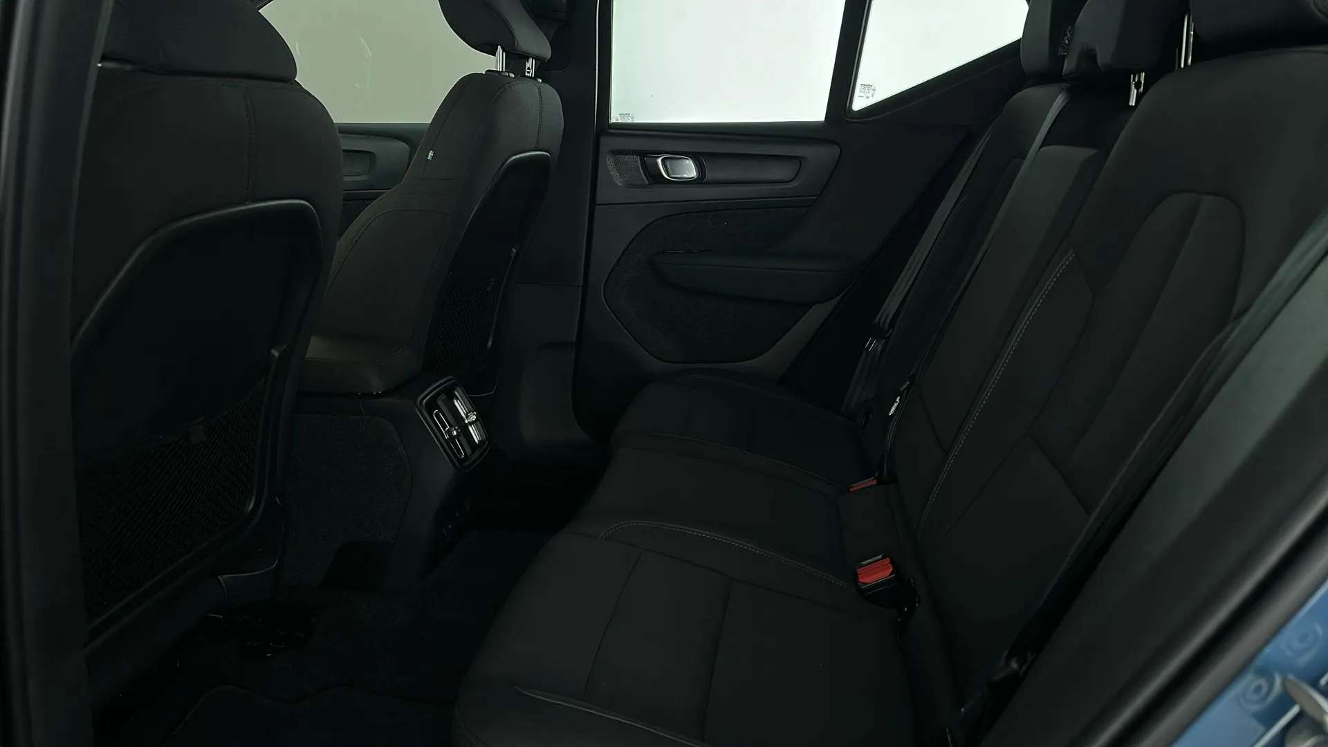 2023 VOLVO XC40 2023 VOLVO XC40
