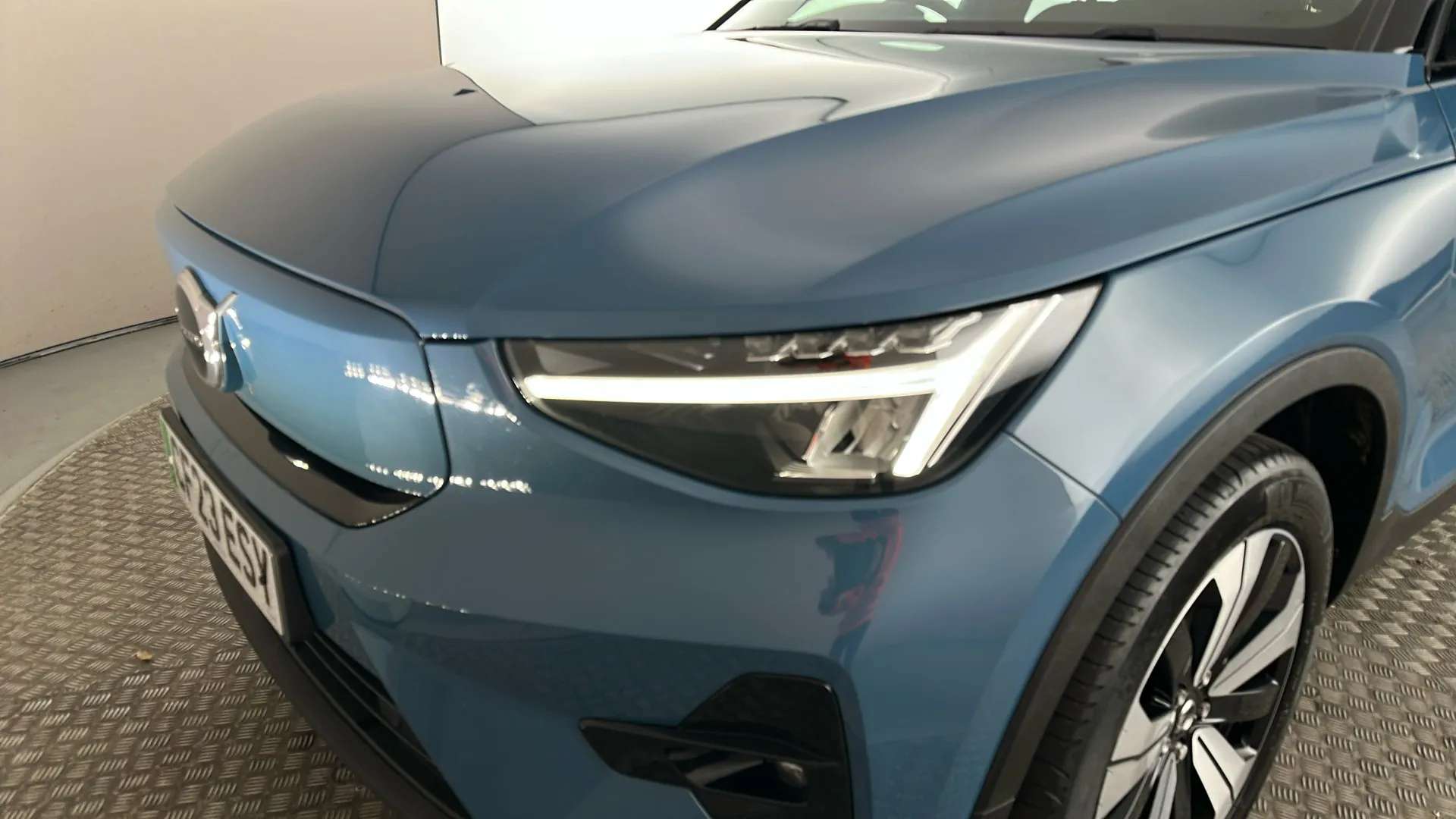 2023 VOLVO XC40 2023 VOLVO XC40
